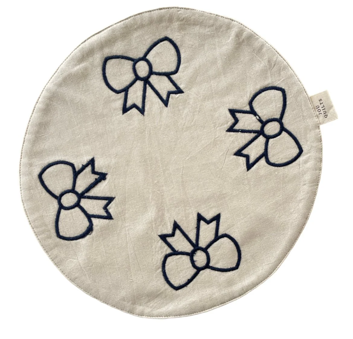 Jou Quilts  Jou Embroidery serviet til brødkurv - Big Bows Navy