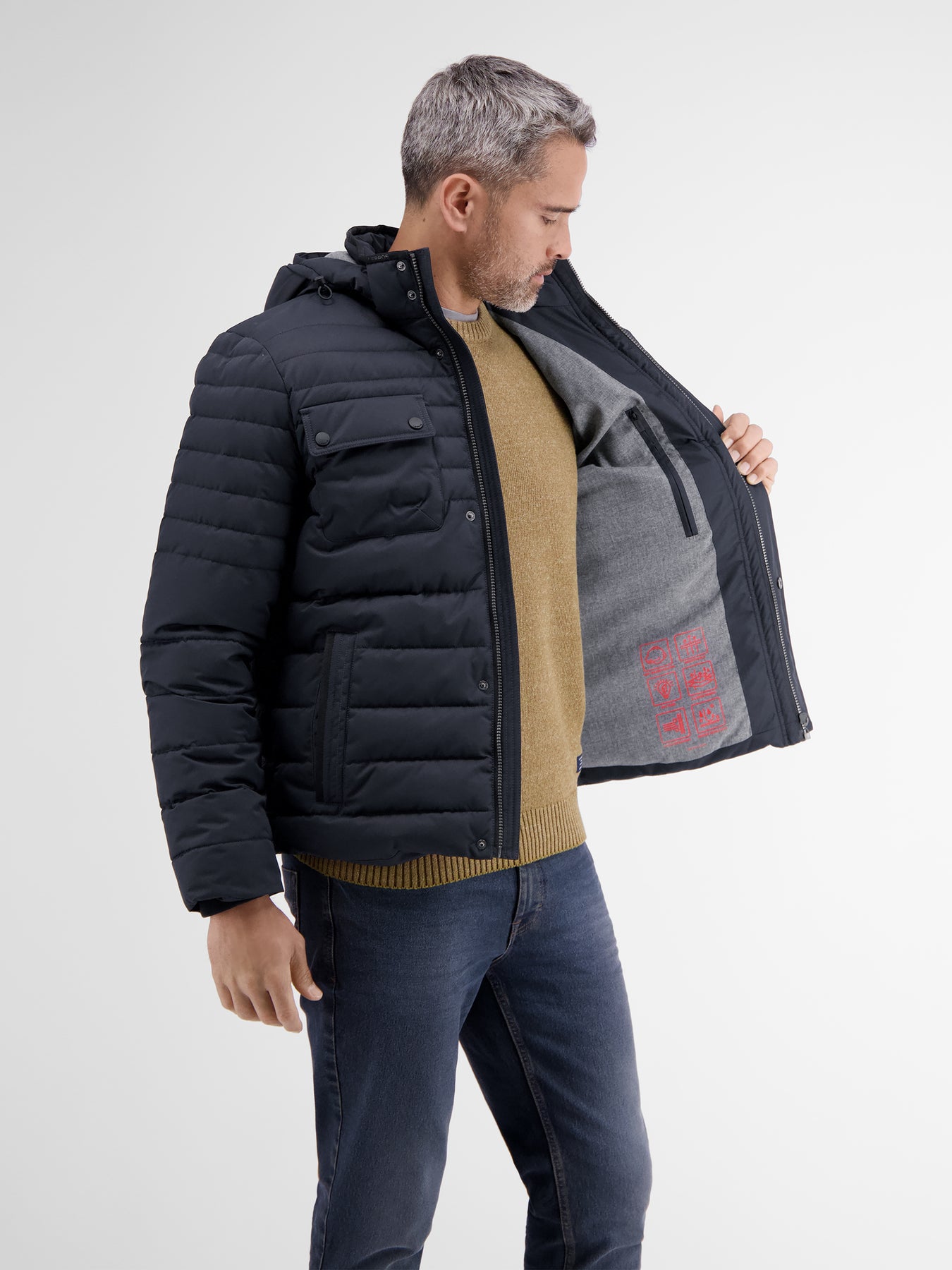 Steppjacke mit abnehmbarer Kapuze