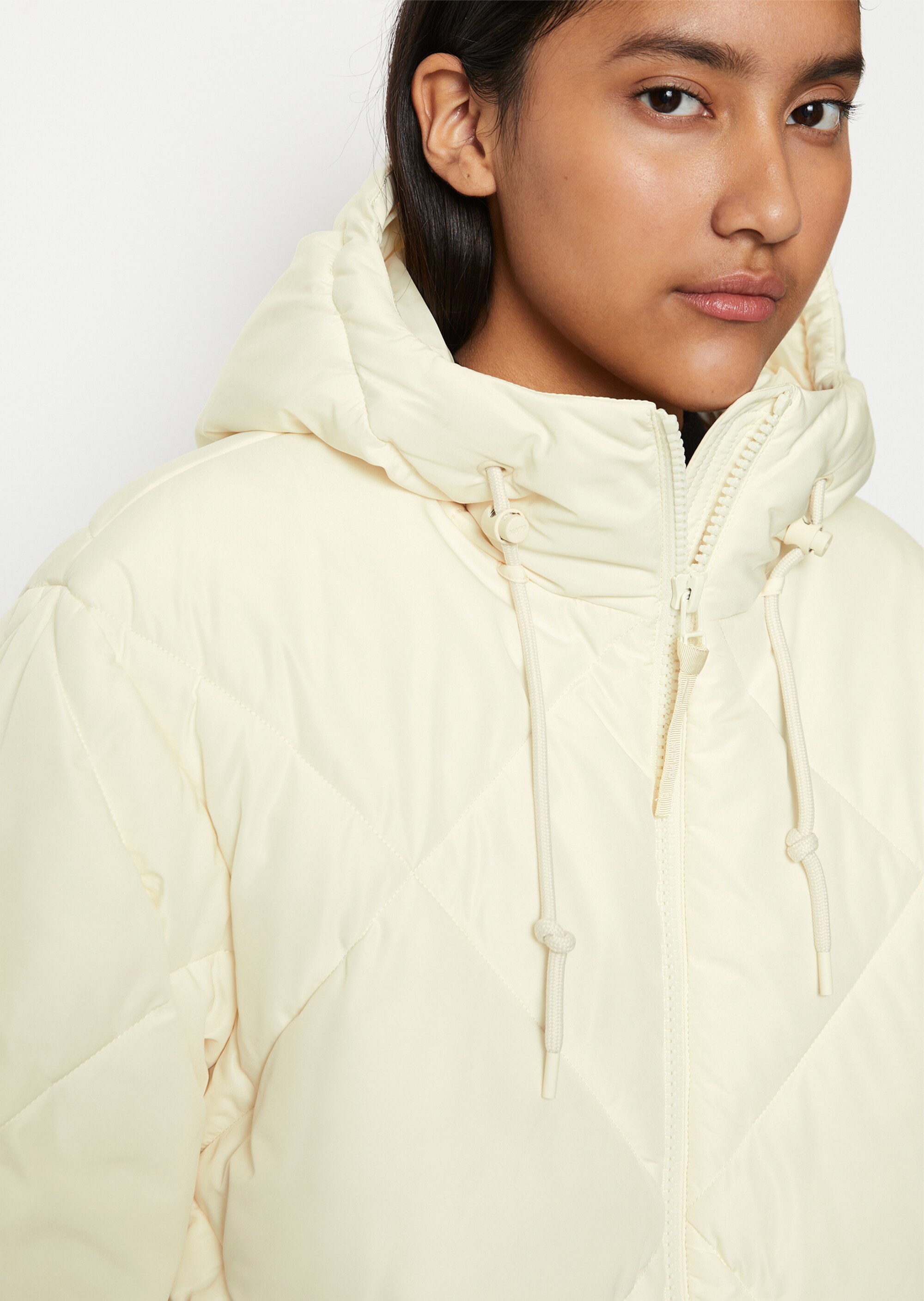Lange Pufferjacke relaxedaus recycelten Materialien