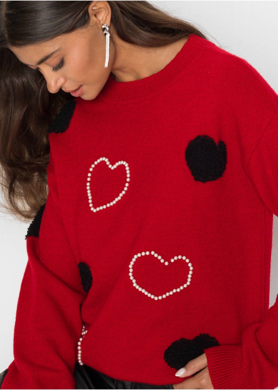 Pull avec éléments décoratifs appliqués