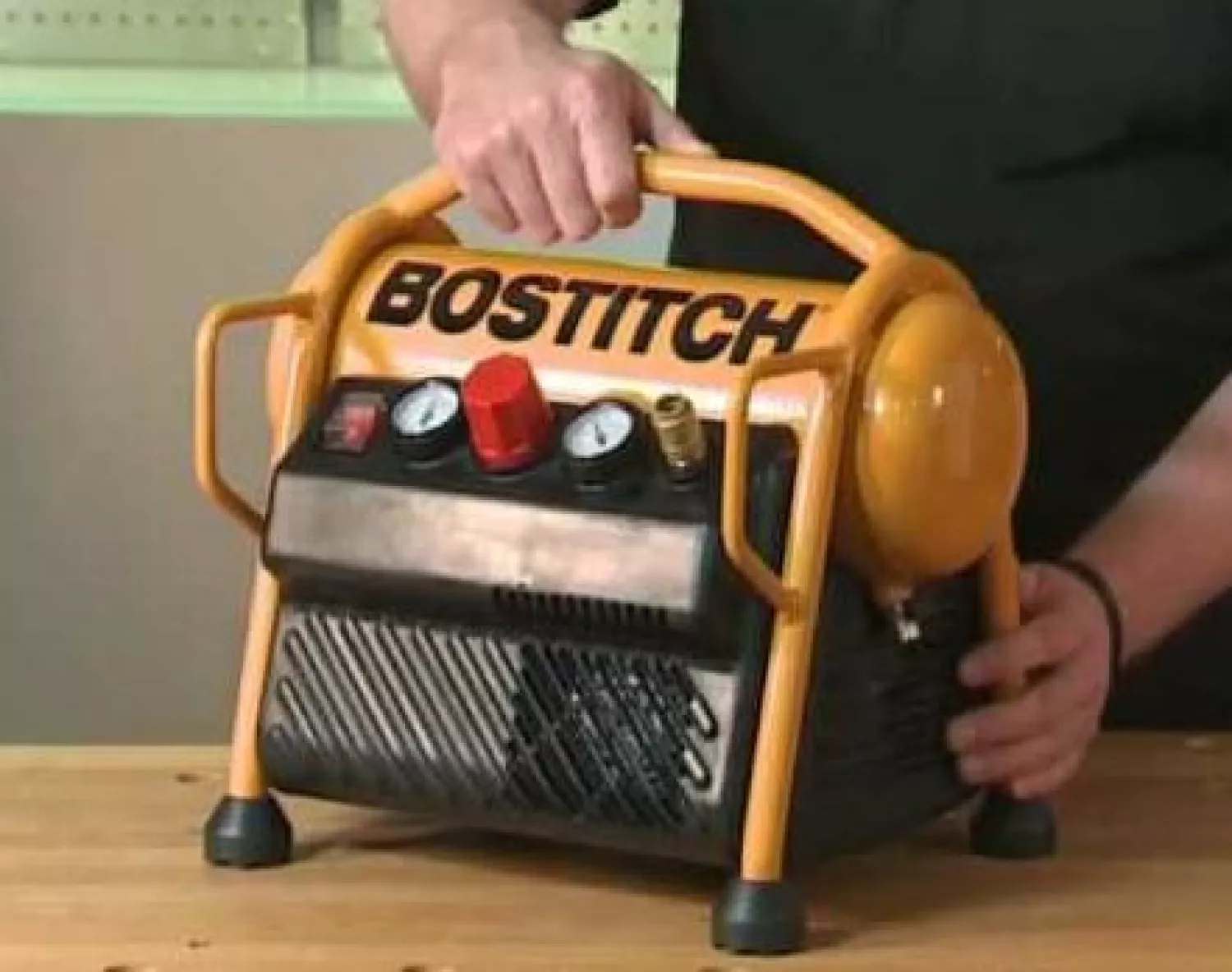 Bostitch MRC6-E Compressor - 1100W - 8 bar - 6L