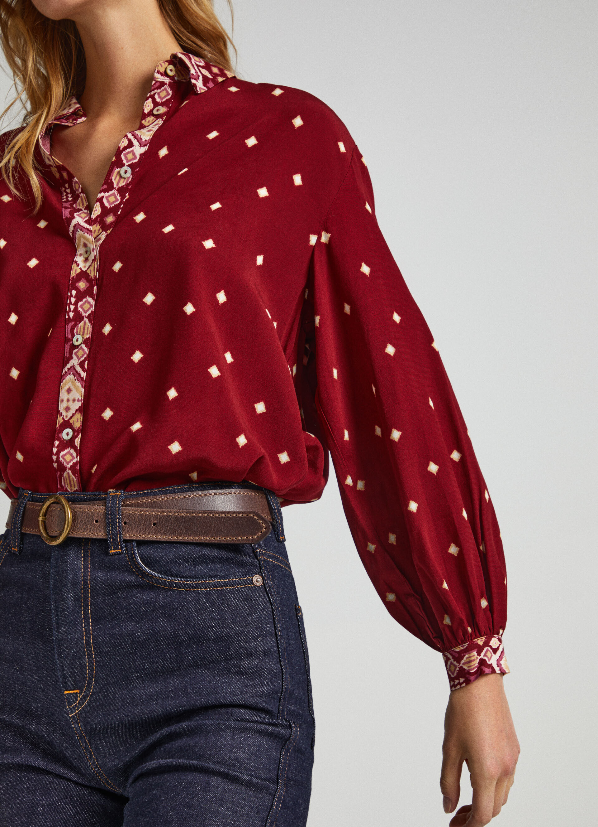 CAMISA COM ESTAMPA DE BOLINHAS - multicolorida