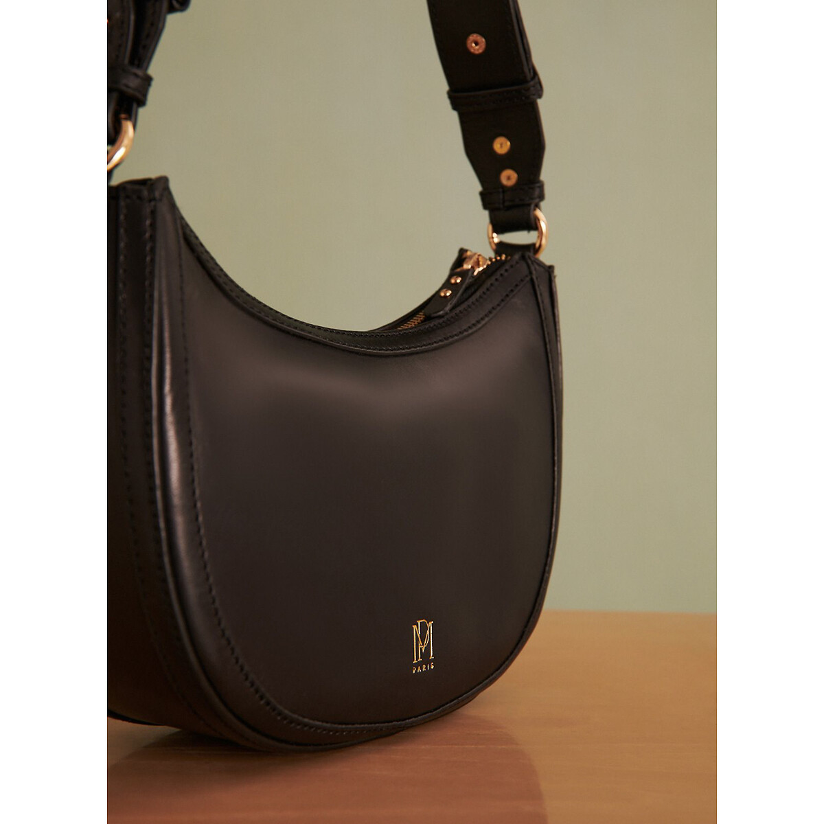 PETITE MENDIGOTE<br>Bolsa hobo em couro SAULA