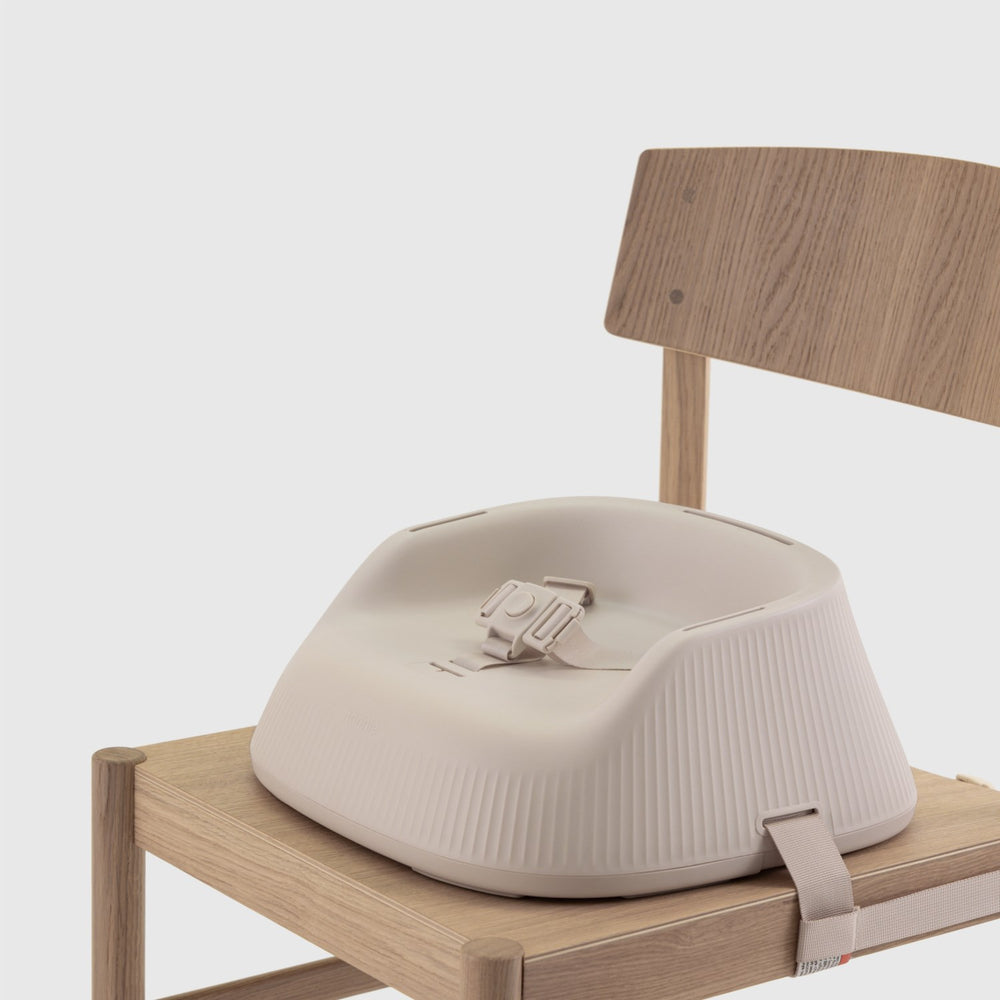 Køb Hannie White Sand The Portable High Chair