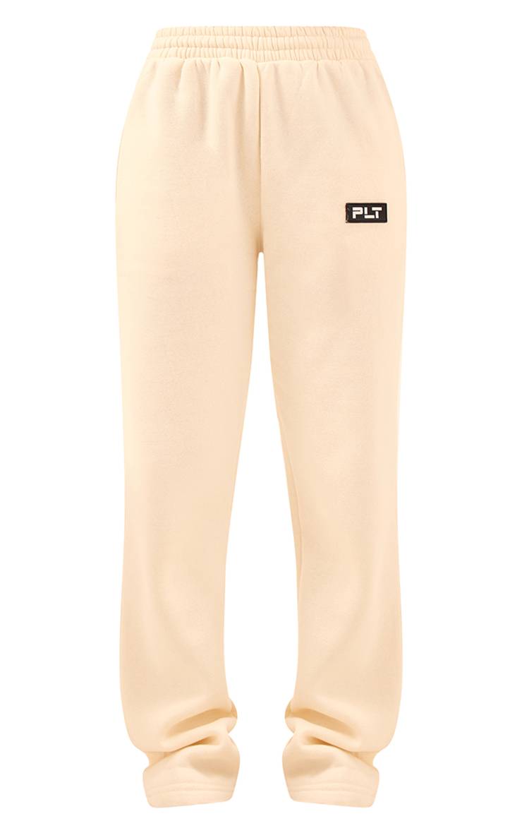 Crème Prettylittlething Jogging Droit Gris Avec Badge Logo