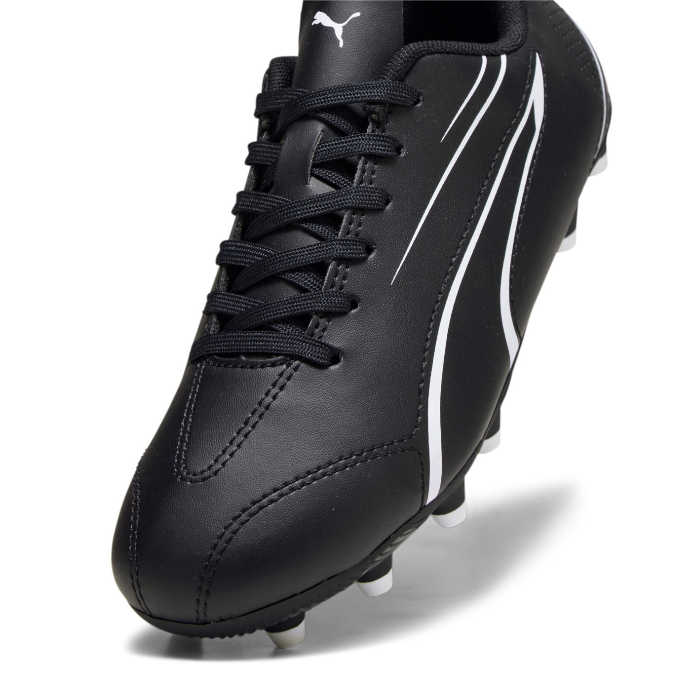 PUMA Vitoria Gras / Kunstgras Voetbalschoenen (MG) Kids Zwart Wit