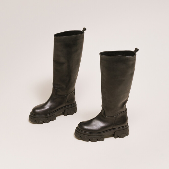 Bottes à semelles crantées  en cuir noir