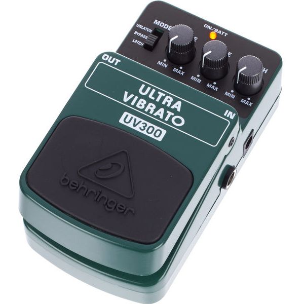 Behringer UV300 Ultra Vibrato Bodeneffekt