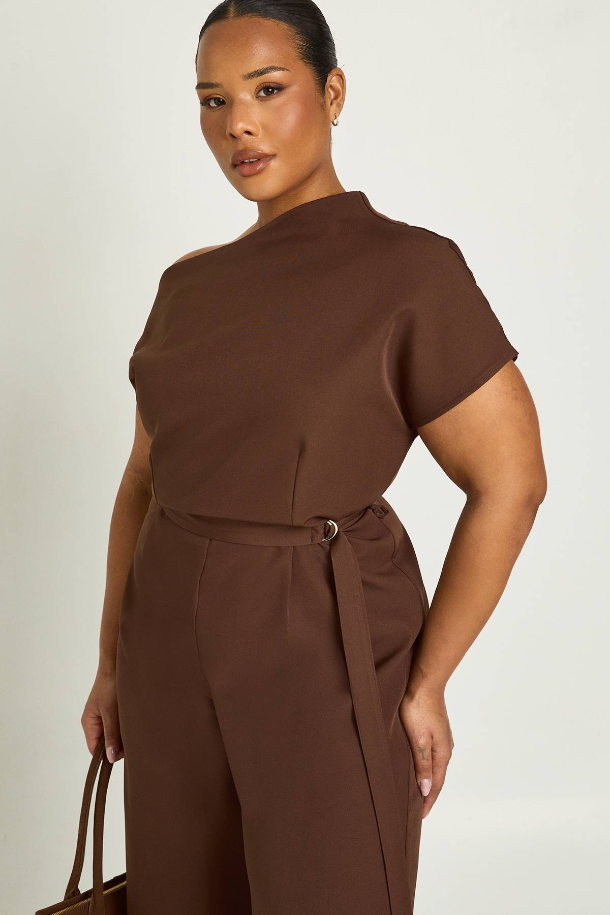 boohoo Plus combinaison asymétrique ceinturée