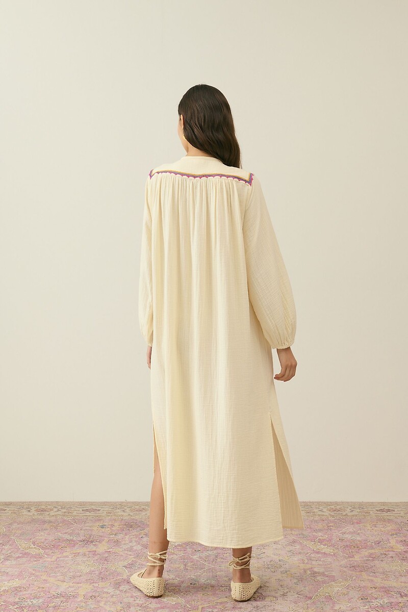 LOUISE MISHA<br>Vestido maxi bordado com mangas compridas DJINALIA