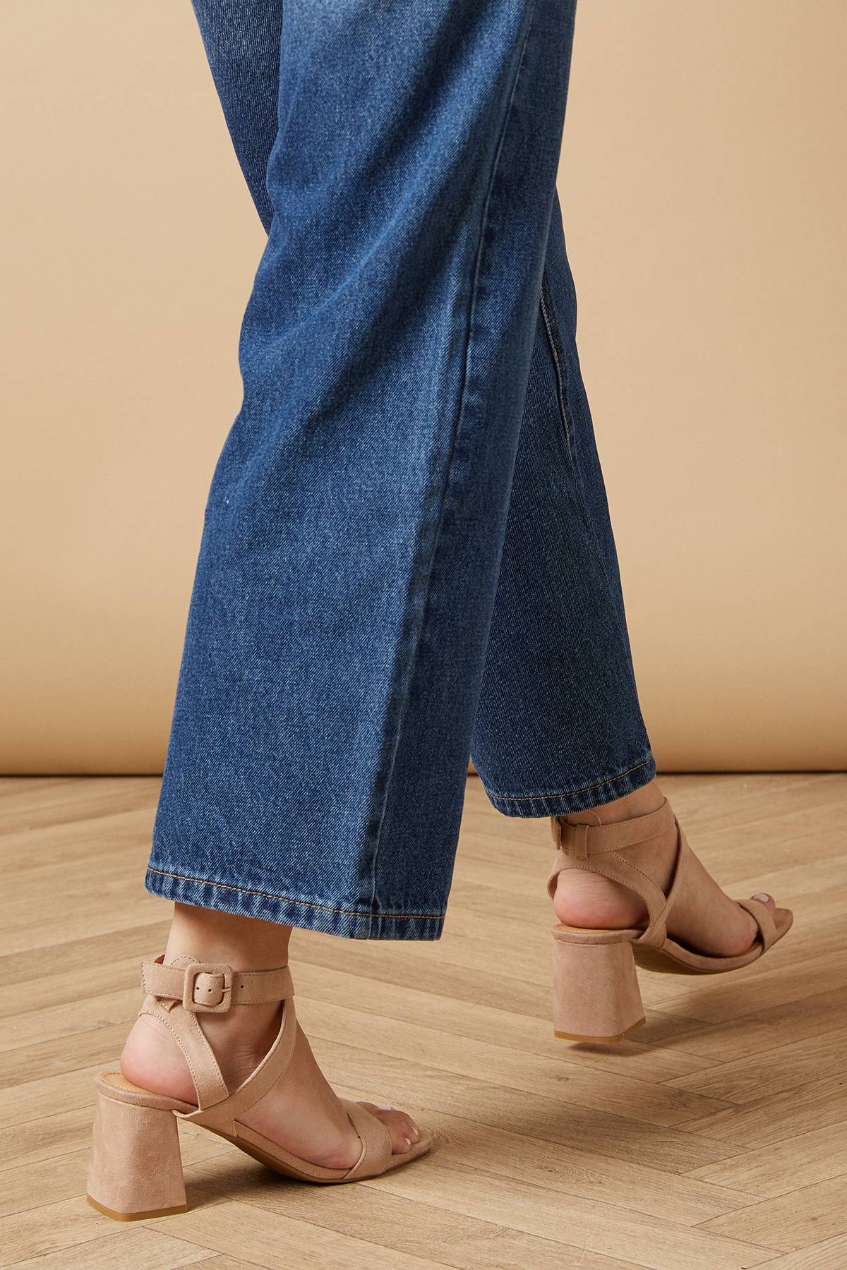 Oasis Sandales à Talon Bloc Moyen Millie avec Boucle Recouverte