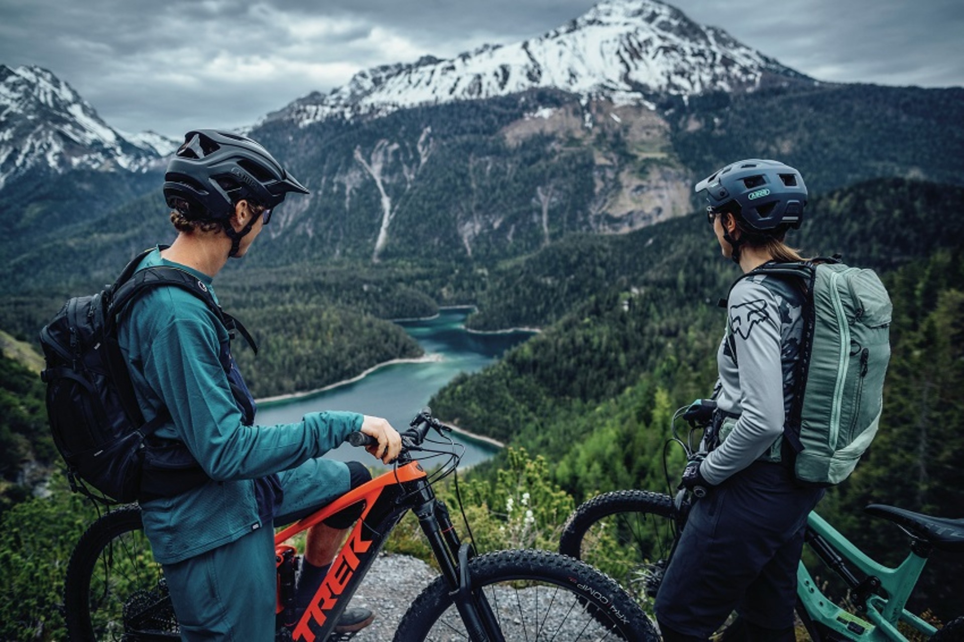 Abus Cliffhanger MTB Fietshelm Velvet Zwart