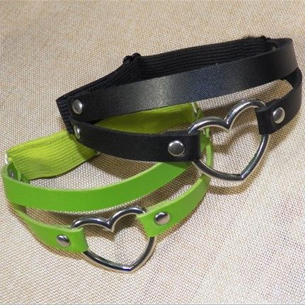 SURELIN - Kousenband van imitatieleer met hartjesmotief