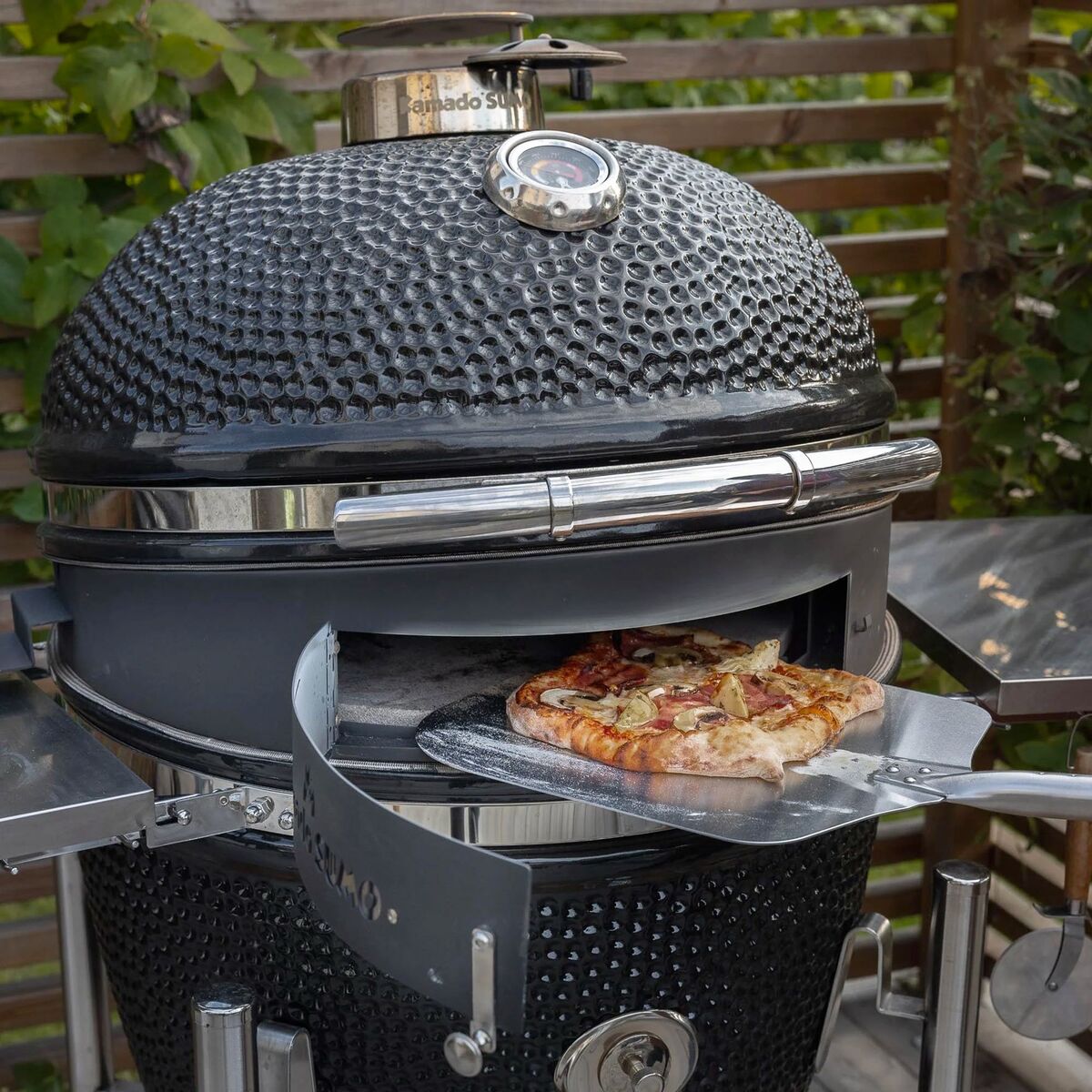 Maxi kullgrill, svart + grillmesterens rotisserie og pizzaovn