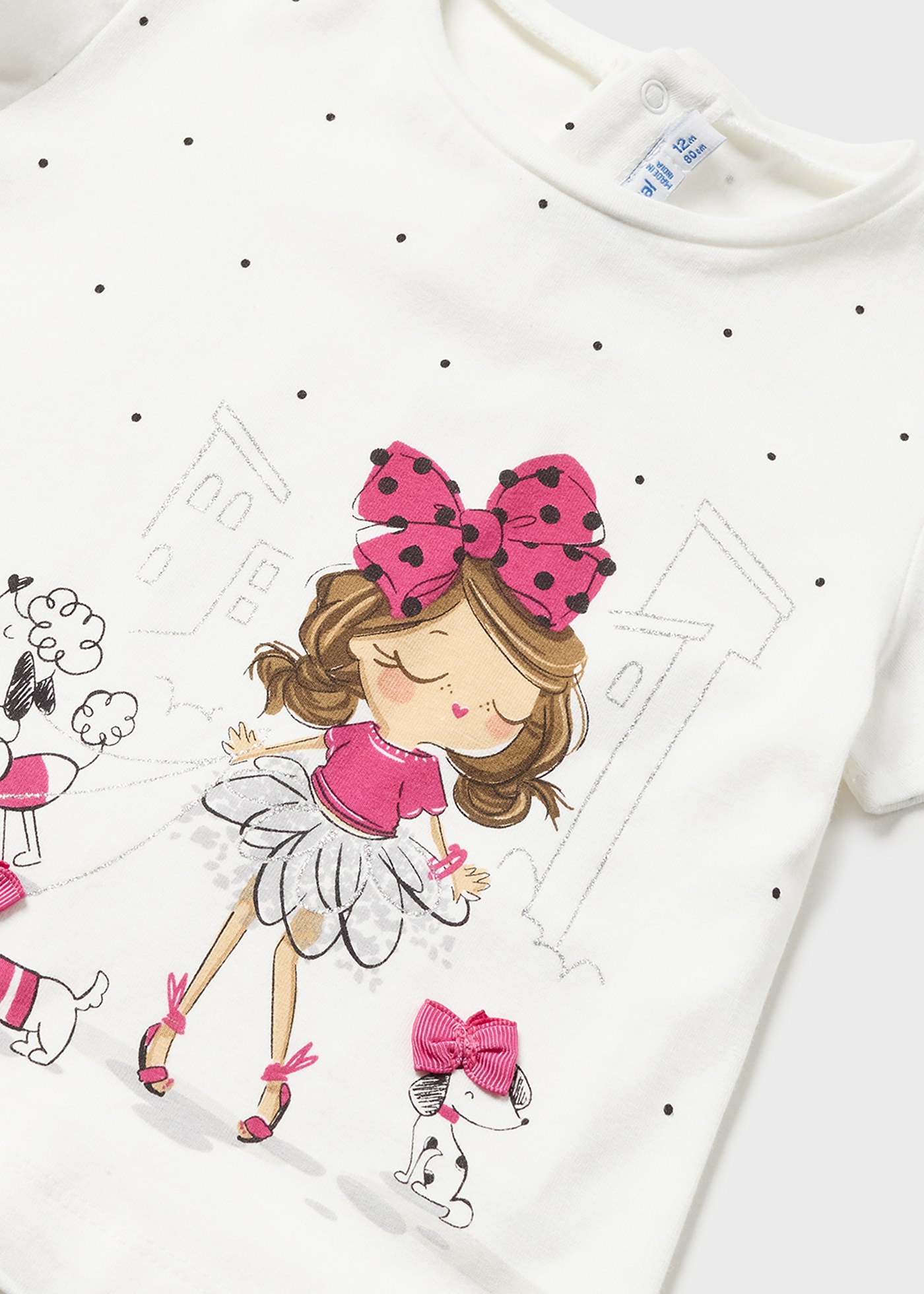 Camiseta infantil com estampa feita em algodão sustentável.