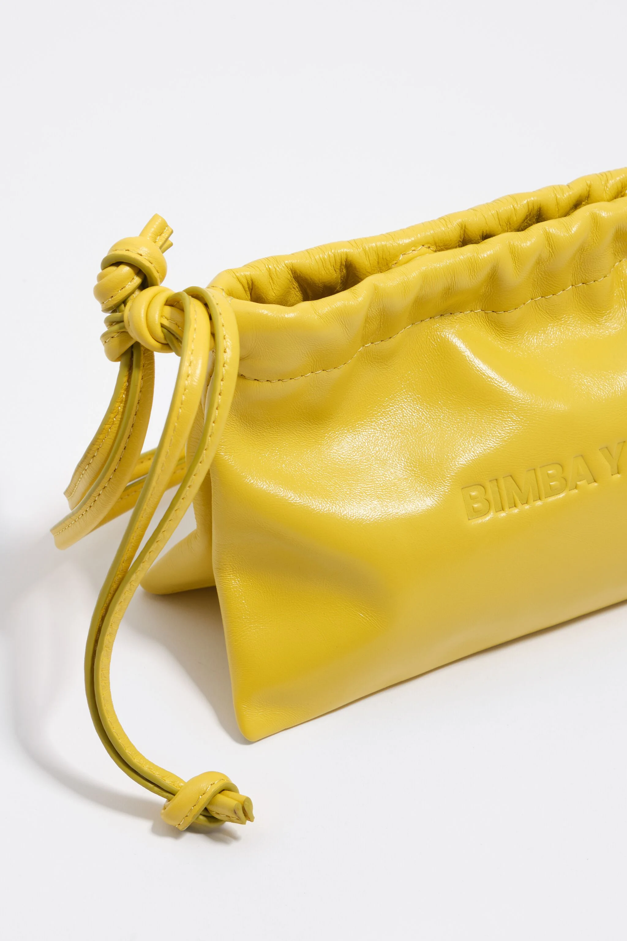 Mini bolsa de mão de couro amarelo