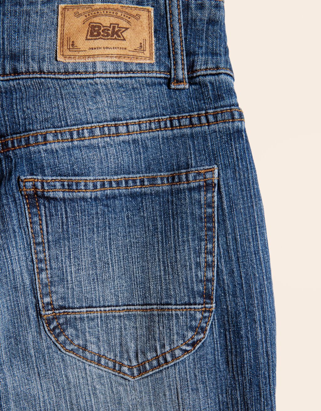calça jeans flare de cintura baixa