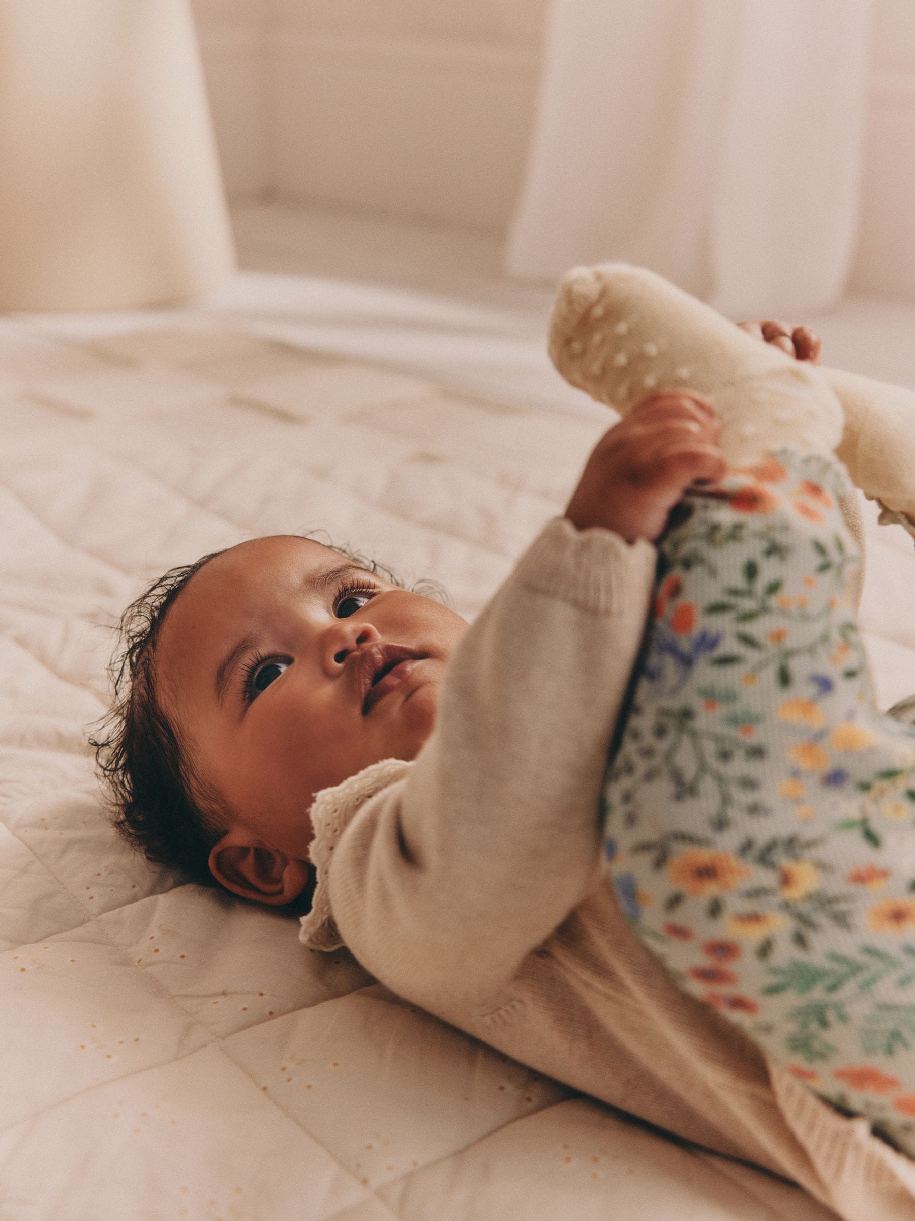 Neutrale Eend/Saliegroen met fijne print - 2 -delige babyset met gebreide trui en legging (0mnd-3jr)