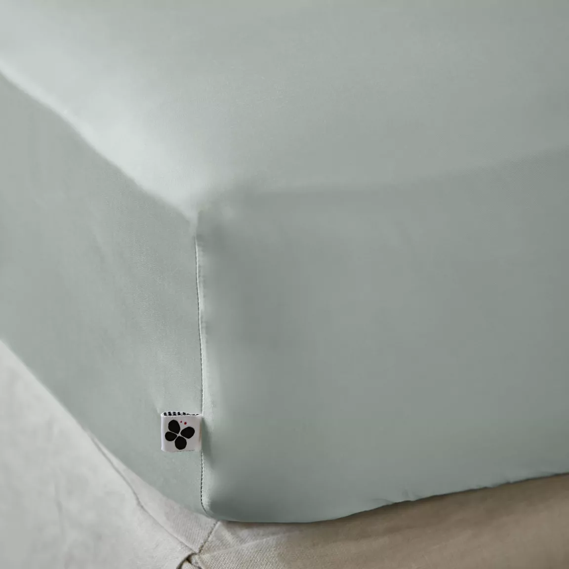 Drap housse satin de bambou (160 x 200 cm) Salomé Vert eucalyptus