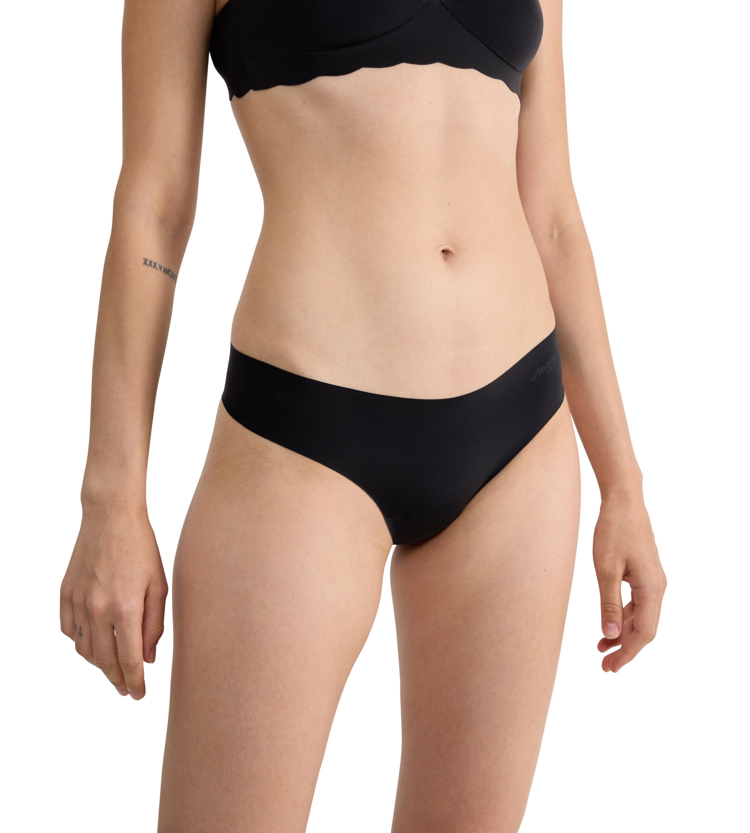 sloggi String »ZERO Microfibre 2.0«, nahtlos, gewellte Abschlüsse, ultraleicht, Hipster-Stil