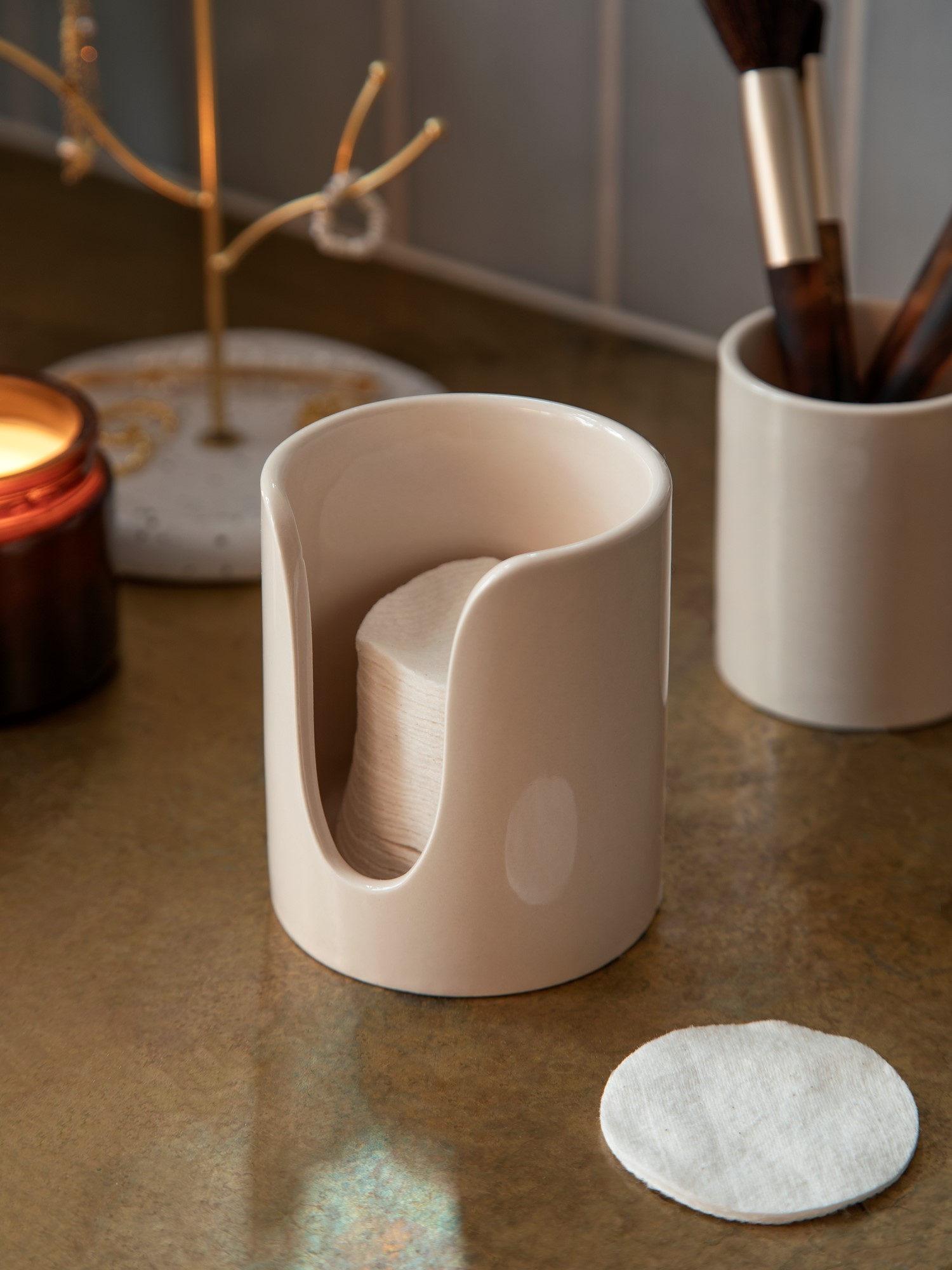 Holder til vatrondeller | Keramik. 7,8 x 7,8 x 11 cm. | Sand