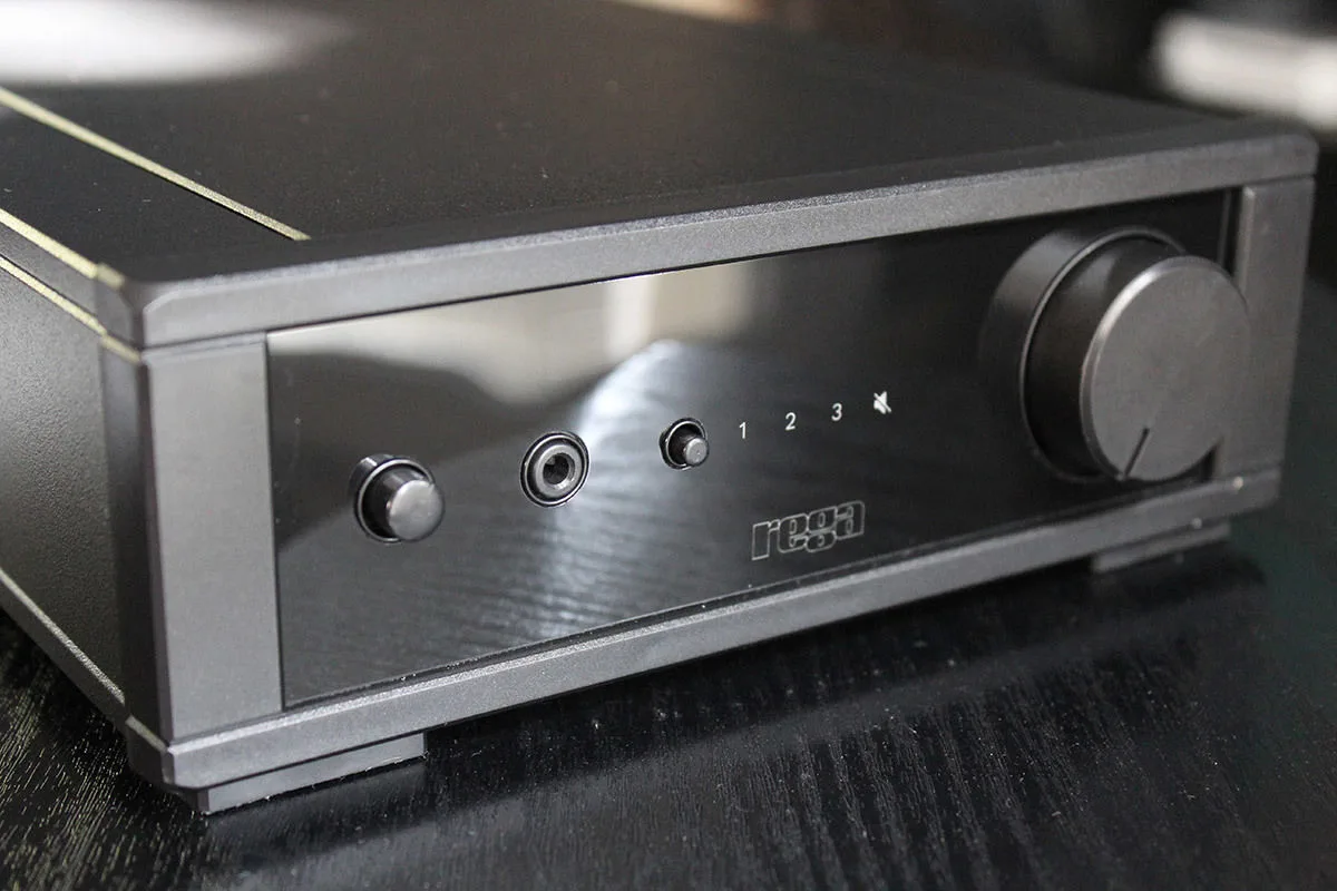 Rega IO Amplis hi-fi stéréo