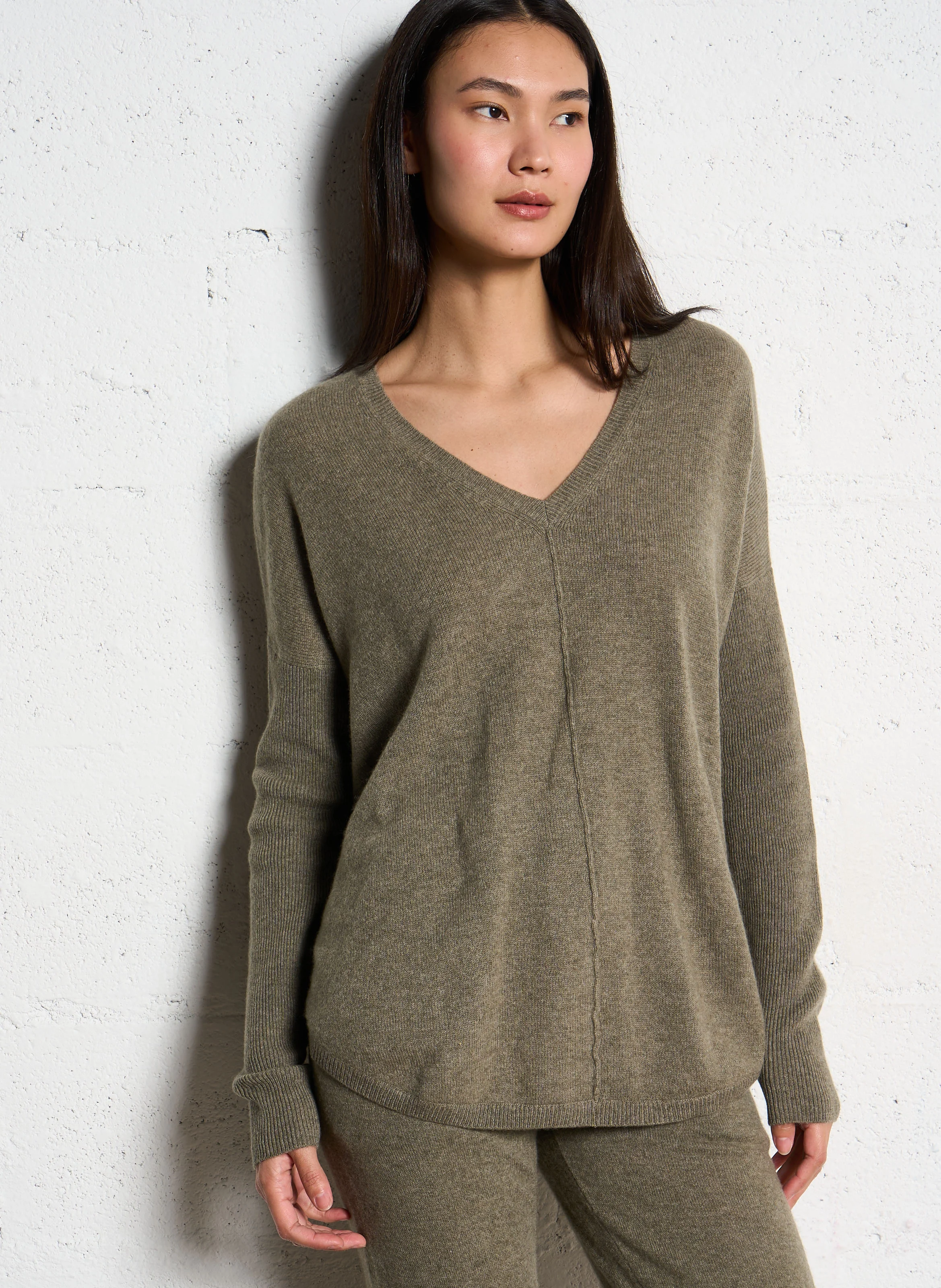 MISHA - Pull col V oversize en cachemire | Vert
