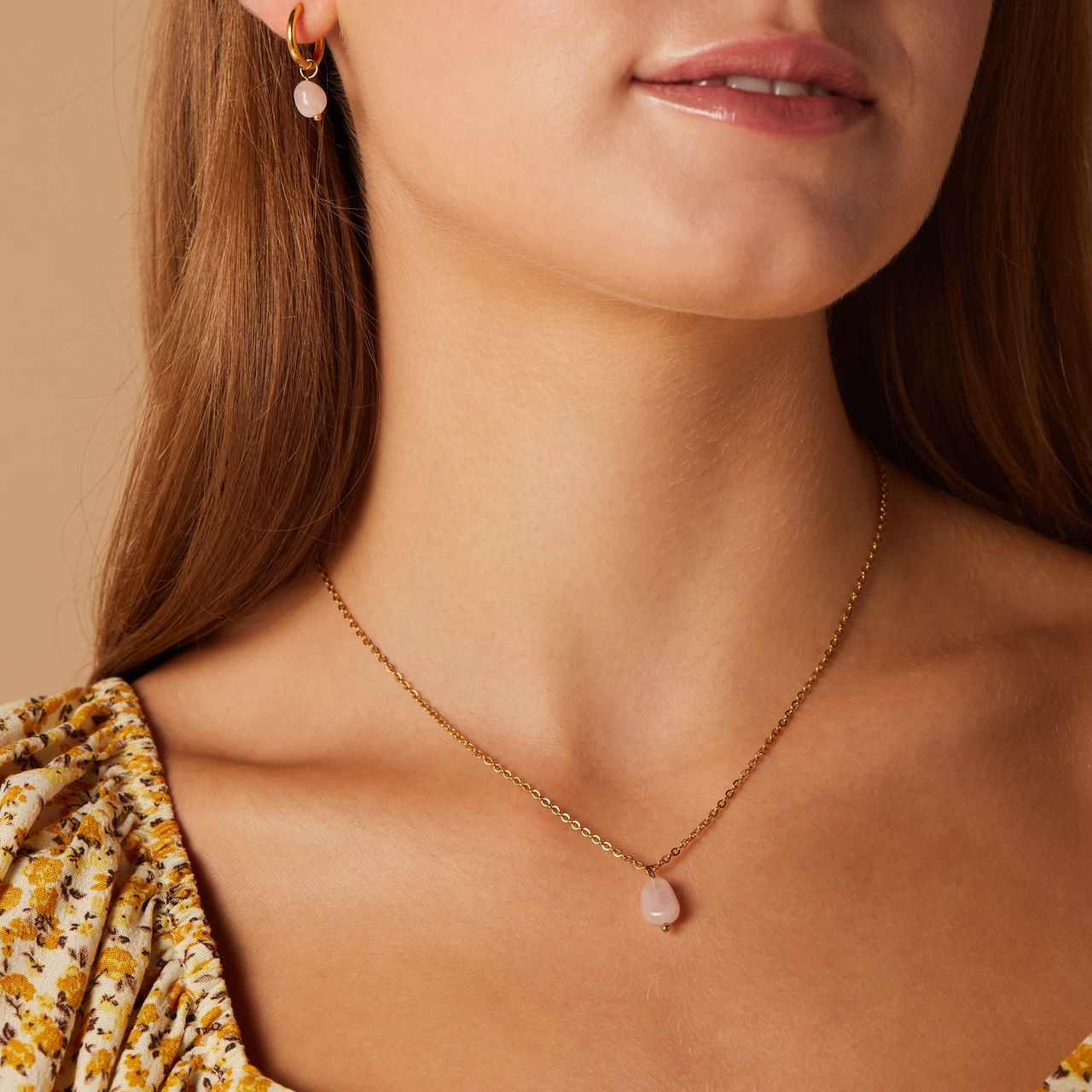 Stalen goldplated oorringen met rozenkwarts