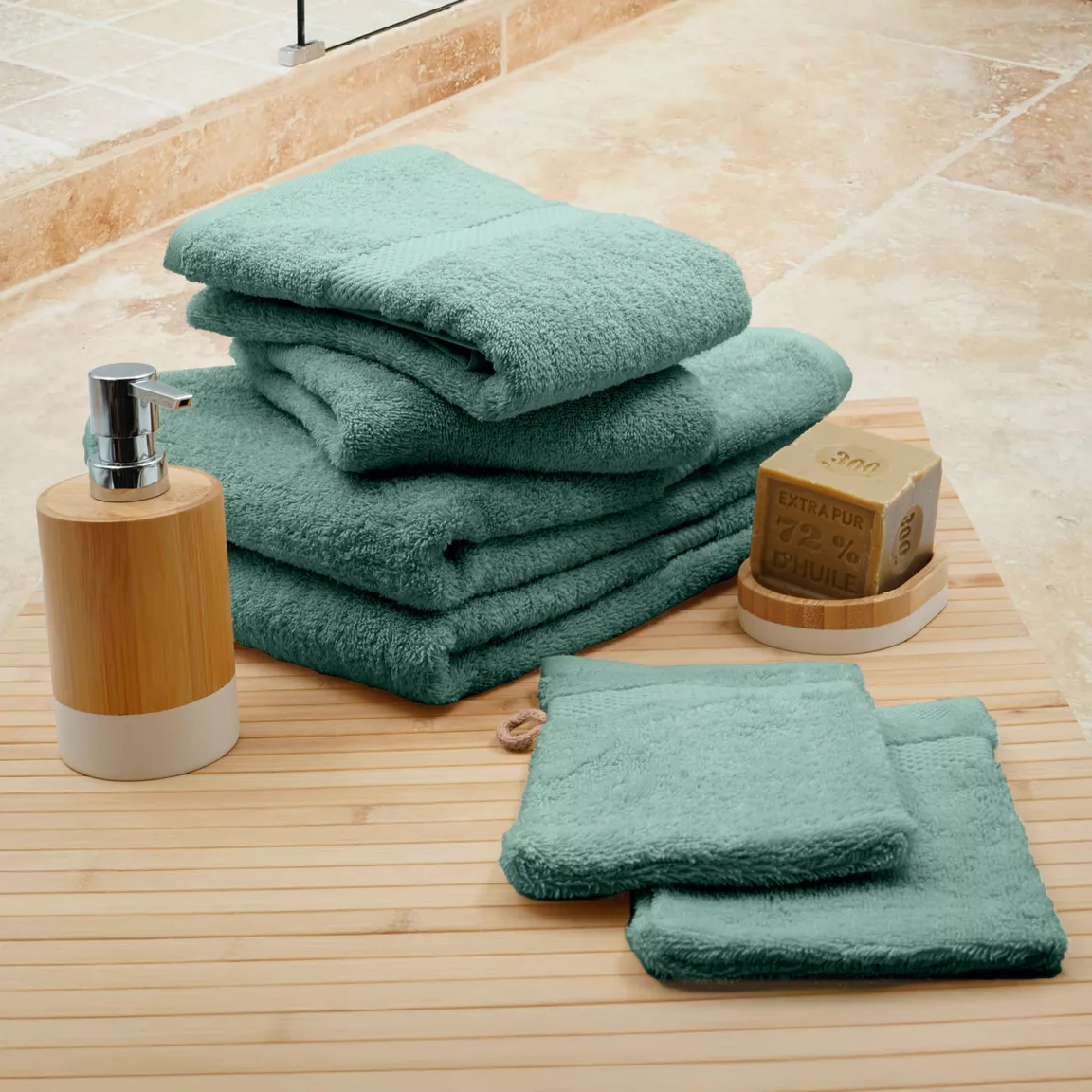 Lot de serviettes de bain 50x90 cm x2 + serviettes 70x130cm x2 + gants de toilette x2 Elegance Vert céladon
