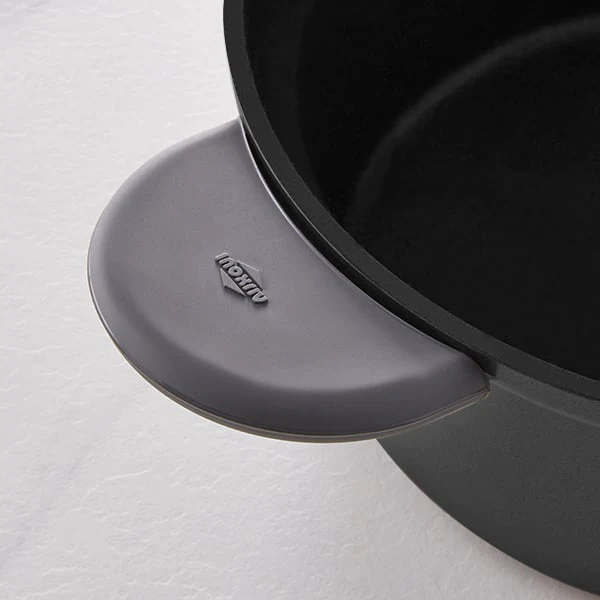 Lot cocotte légère ovale en fonte d'aluminium 32 cm coloris noir et de