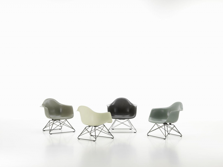 Vitra Eames LAR loungestoel zwart onderstel, Rusty Orange