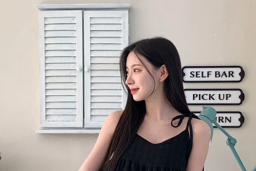 SeoulPop - Spaghettibandjes effen mini-jurk