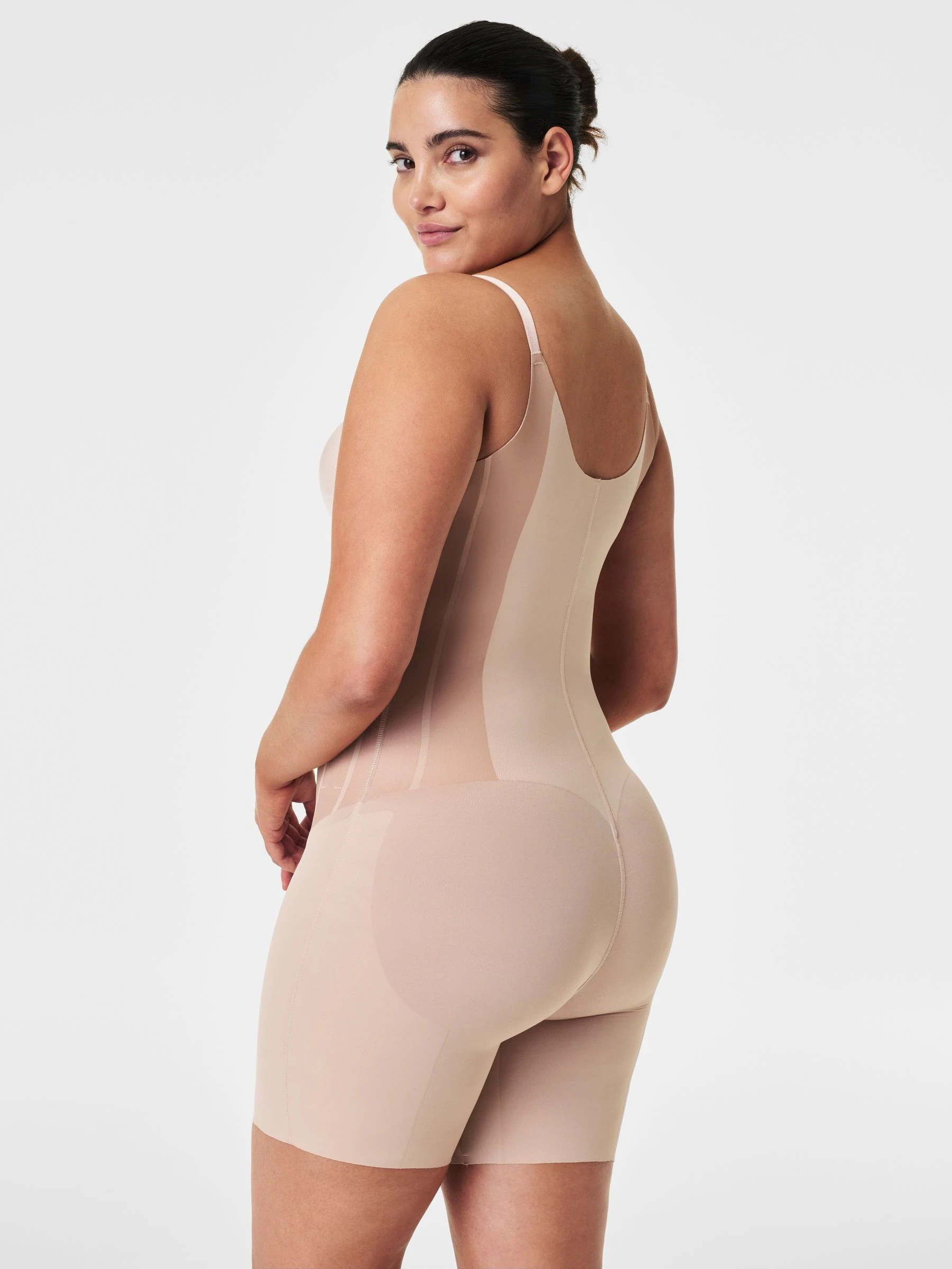 Licht beige - SPANX SPANXsupersculpt™ TotalContour Open-Bust Mid-Thigh Bodysuit