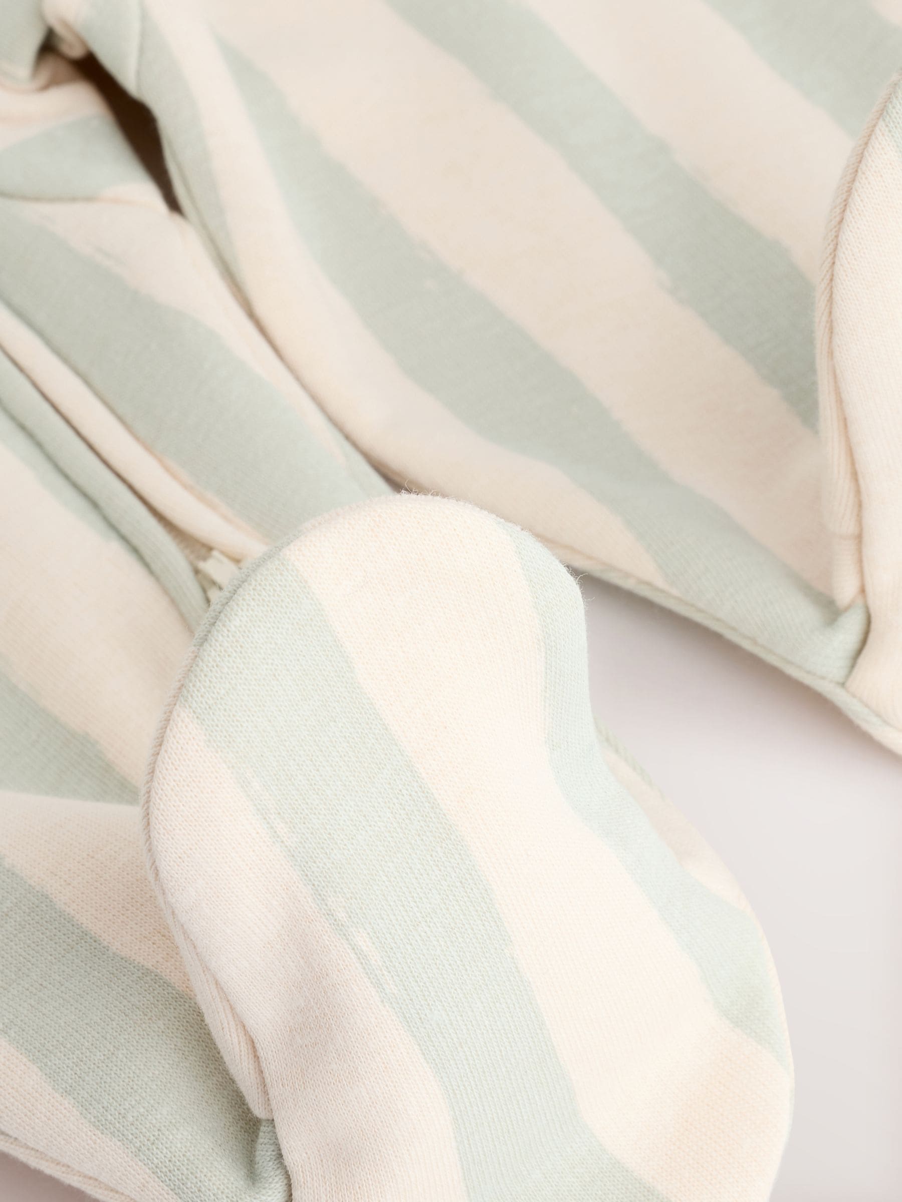 Sage Green Milk Club - Babypyjama met fleecevoering