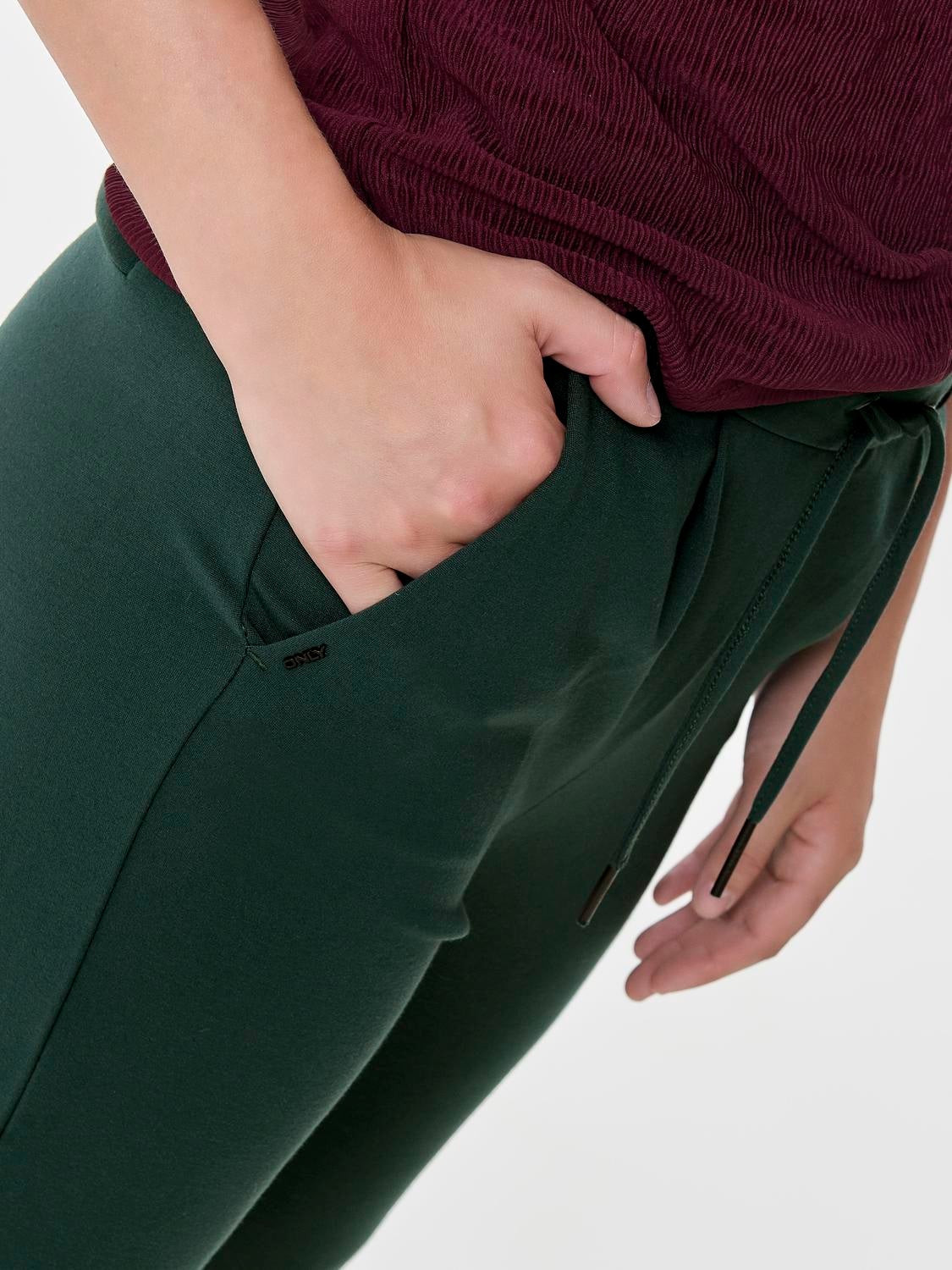 ONLPOPTRASH Mittlere Taille Normal geschnitten Klassische Hose Green Gables