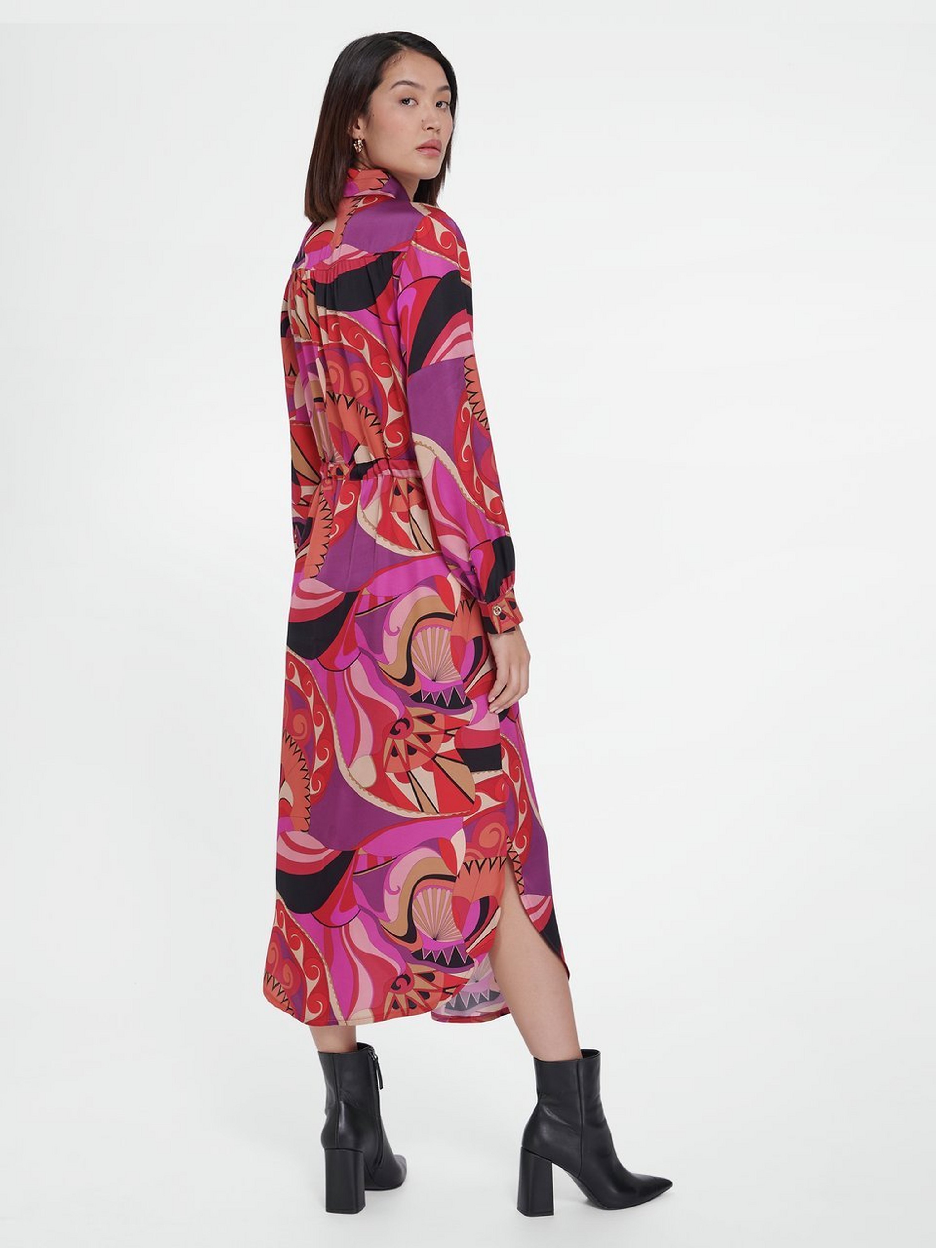 Kleid mit Blusenkragen