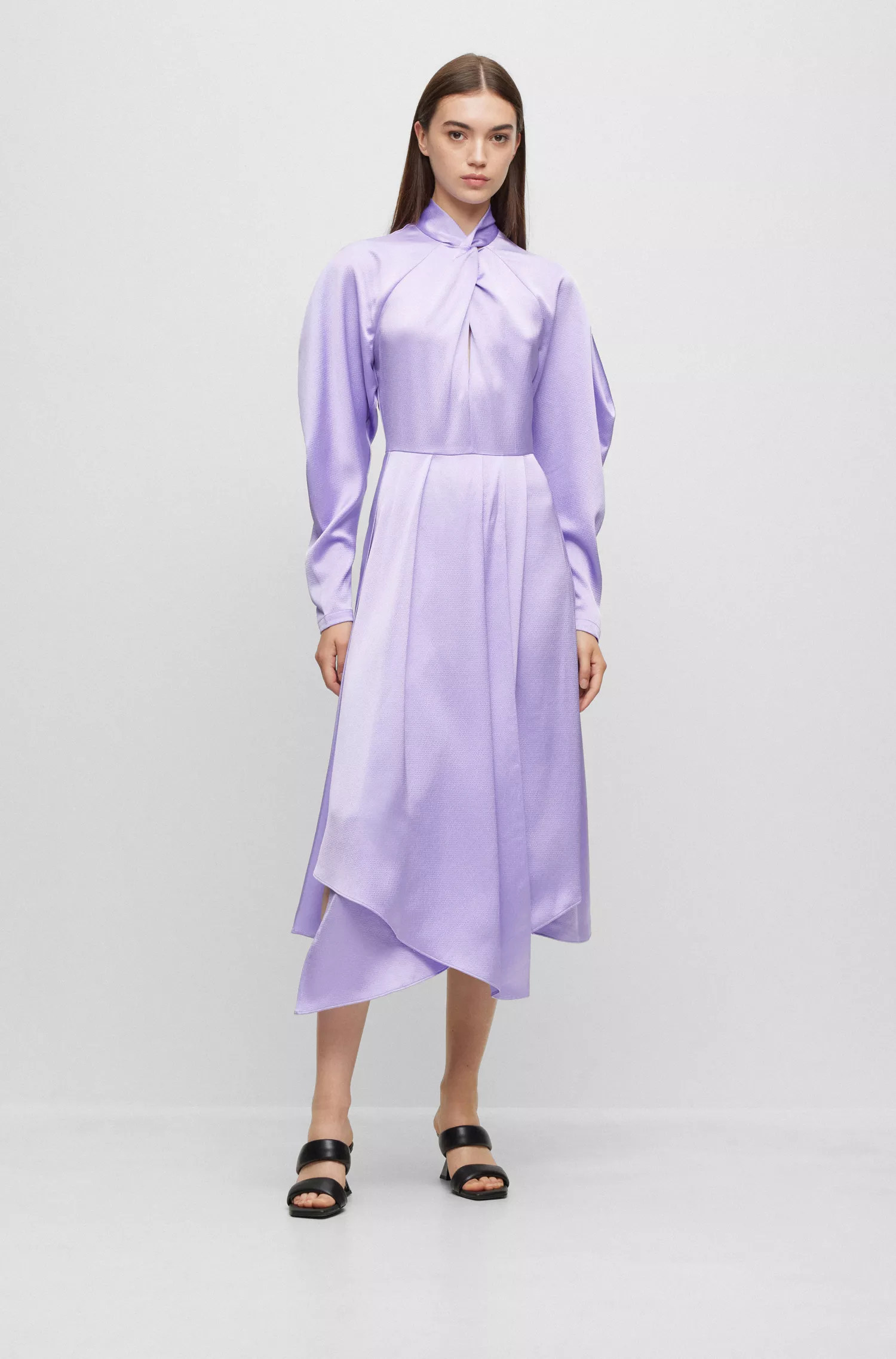 Vestido midi vermelho HUGO com barra irregular e decote diferenciado.