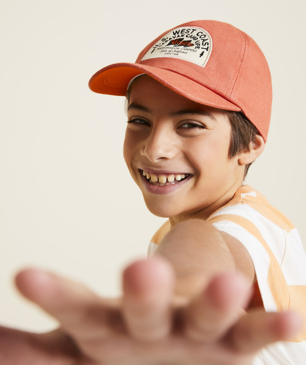 CASQUETTE GARÇON ORANGE AVEC PATCH BRODÉ