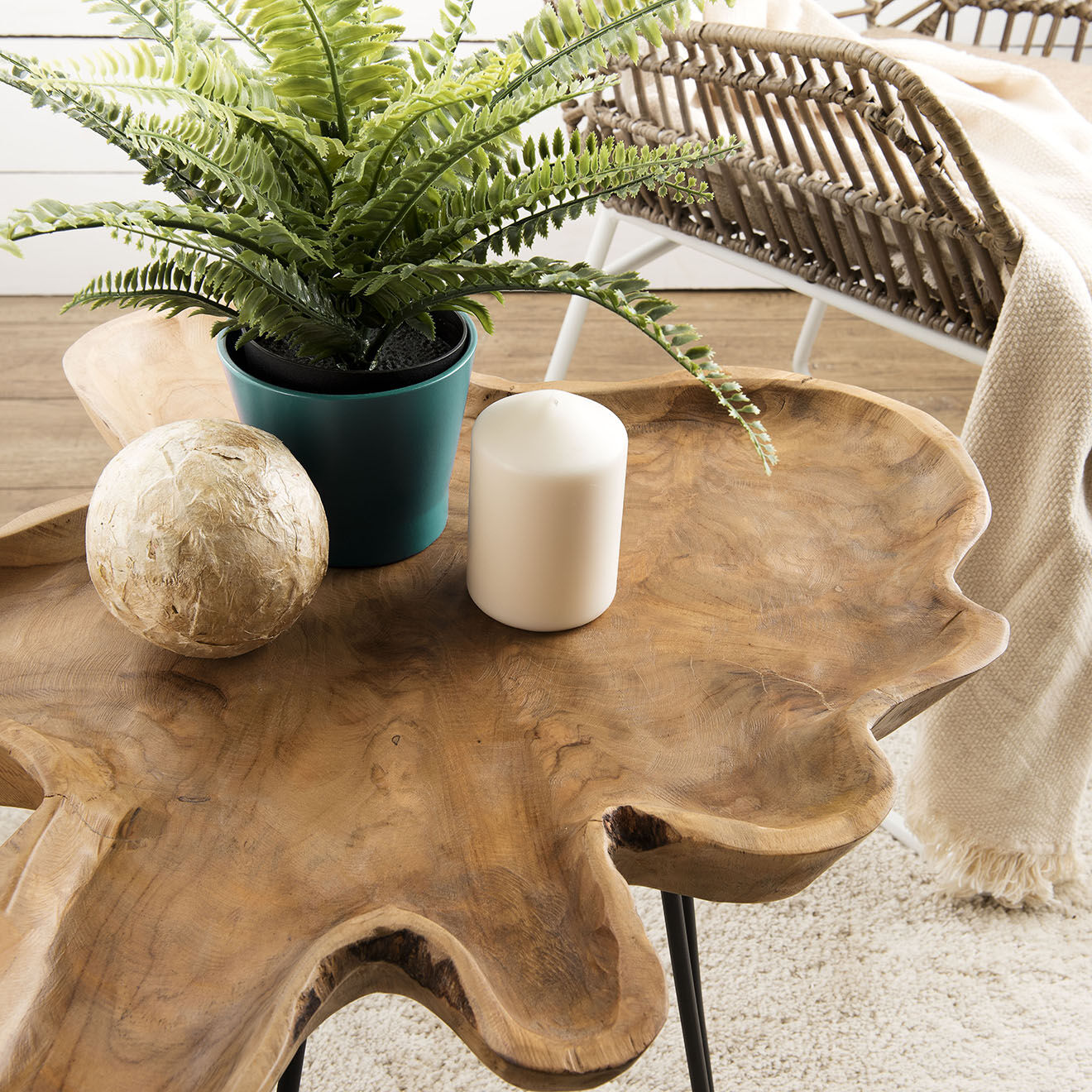 Macabane Table d'appoint Clara teck - 56x60x49 cm