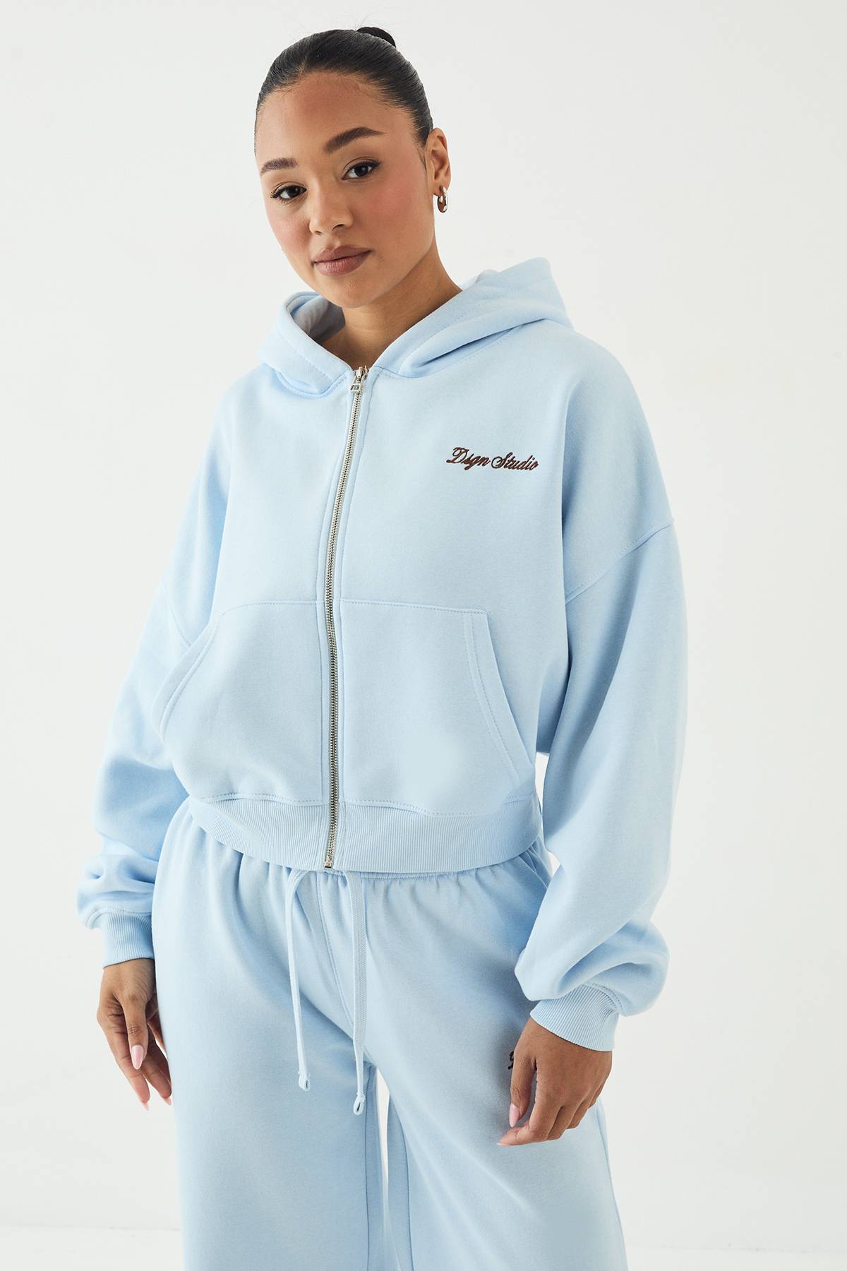 Sweat À Casynthétiqueche Court Boxy Zippé Avec Broderie Script Dsgn Studio