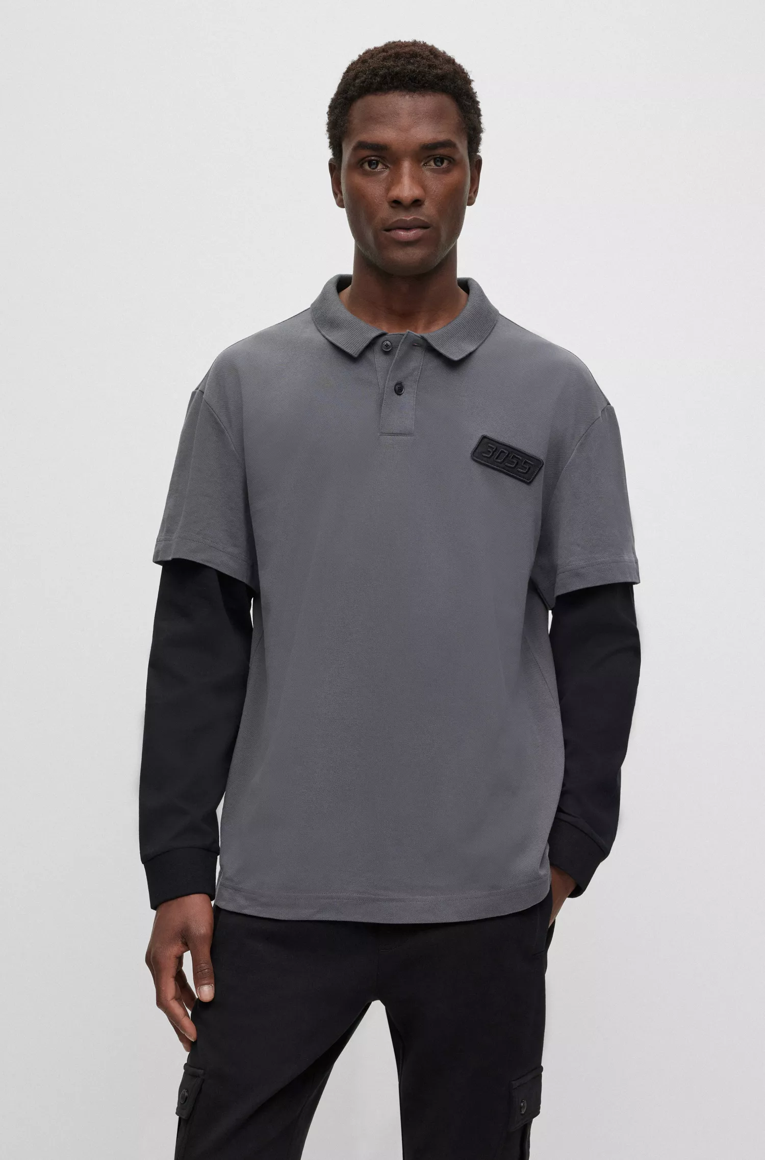 Camisa polo BOSS laranja, modelagem relaxada em piqué de algodão com mangas duplas.