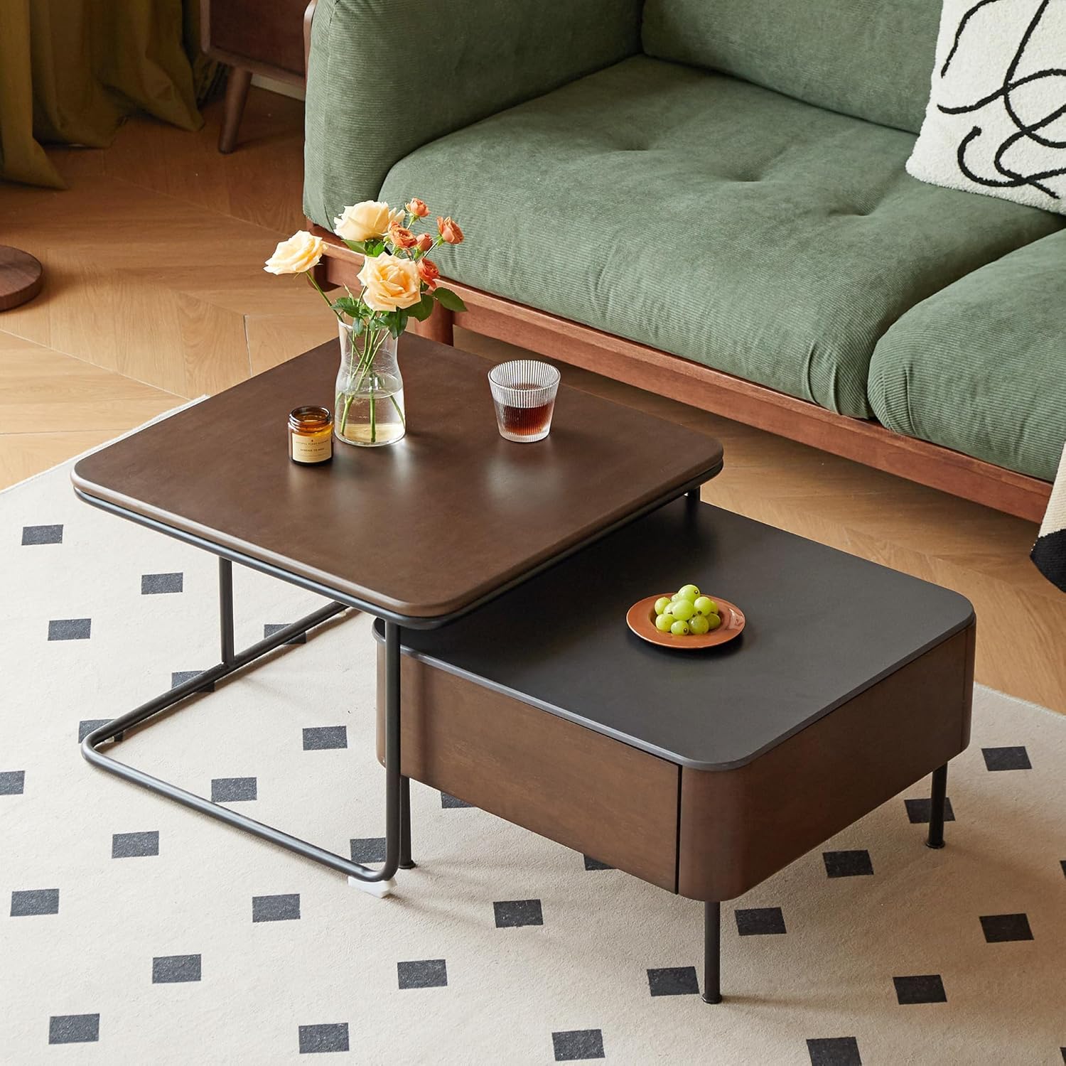 YESWOOD Massivholz Couchtisch 2 Set mit großem Stauraum, quadratischer Beistelltisch 2er Set, Kombinierbar, im Bauhaus-Stil, Tischplatte aus Keramik, für Wohnzimmer, Gummiholz in Walnussfarbe