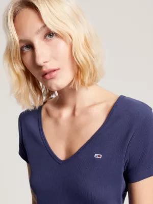 Camiseta cropped canelada essencial com decote em V