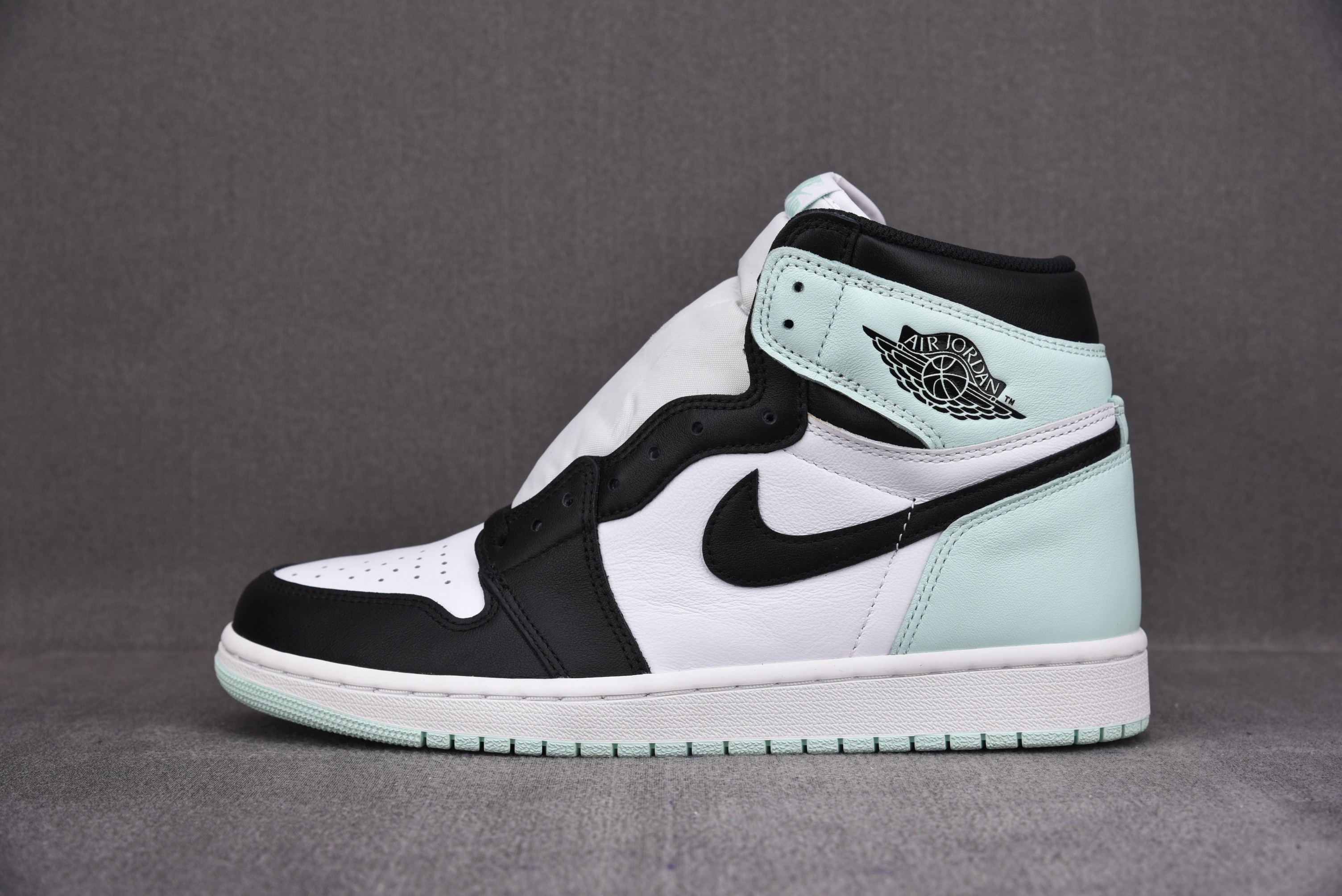 Jordan 1 Retro High Igloo
