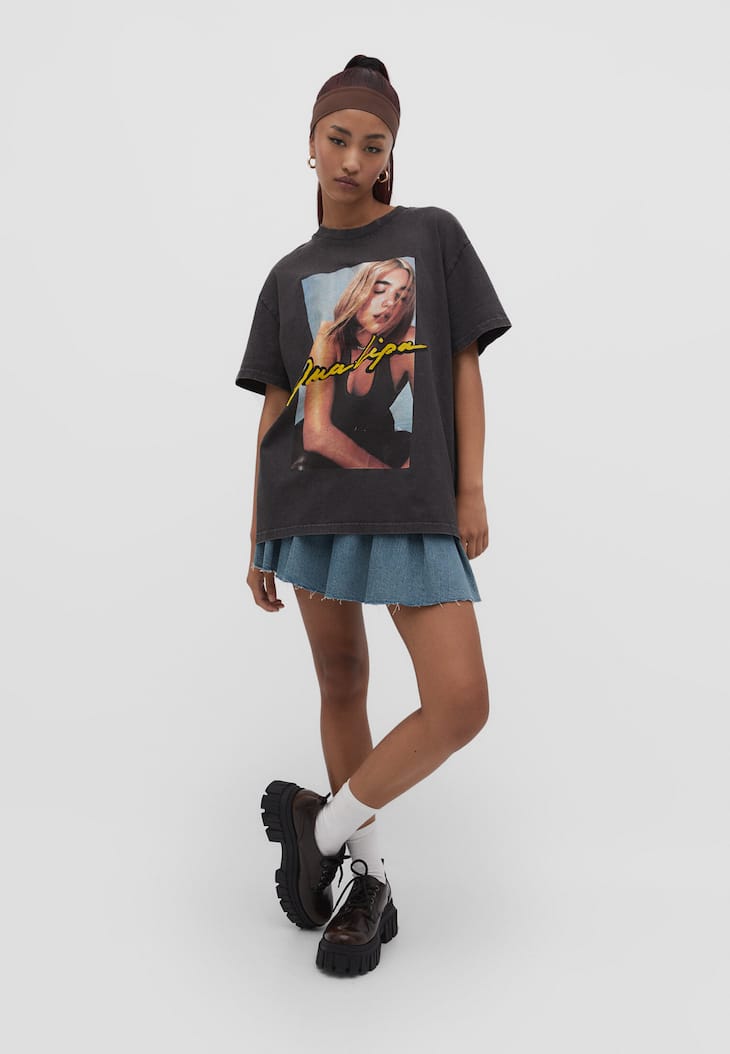 Camiseta com o logo da Dua Lipa