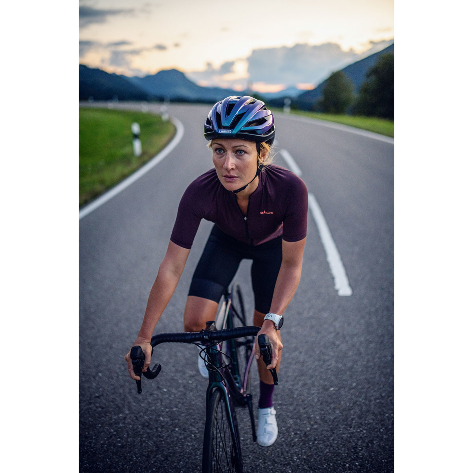 Abus StormChaser Race Fietshelm Flip Flop Paars