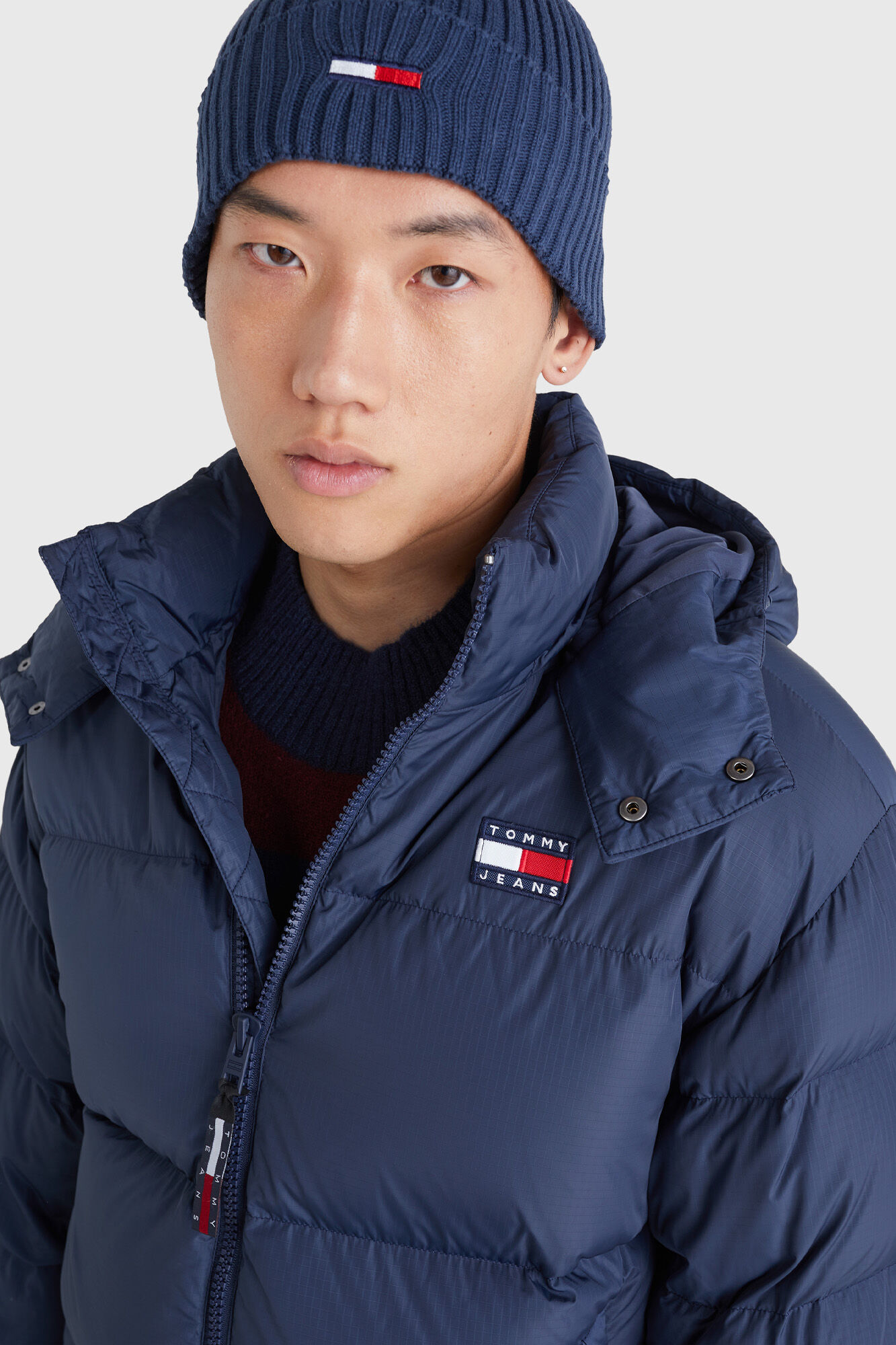 Jaqueta masculina Alaska Tommy Jeans com enchimento de plumas.