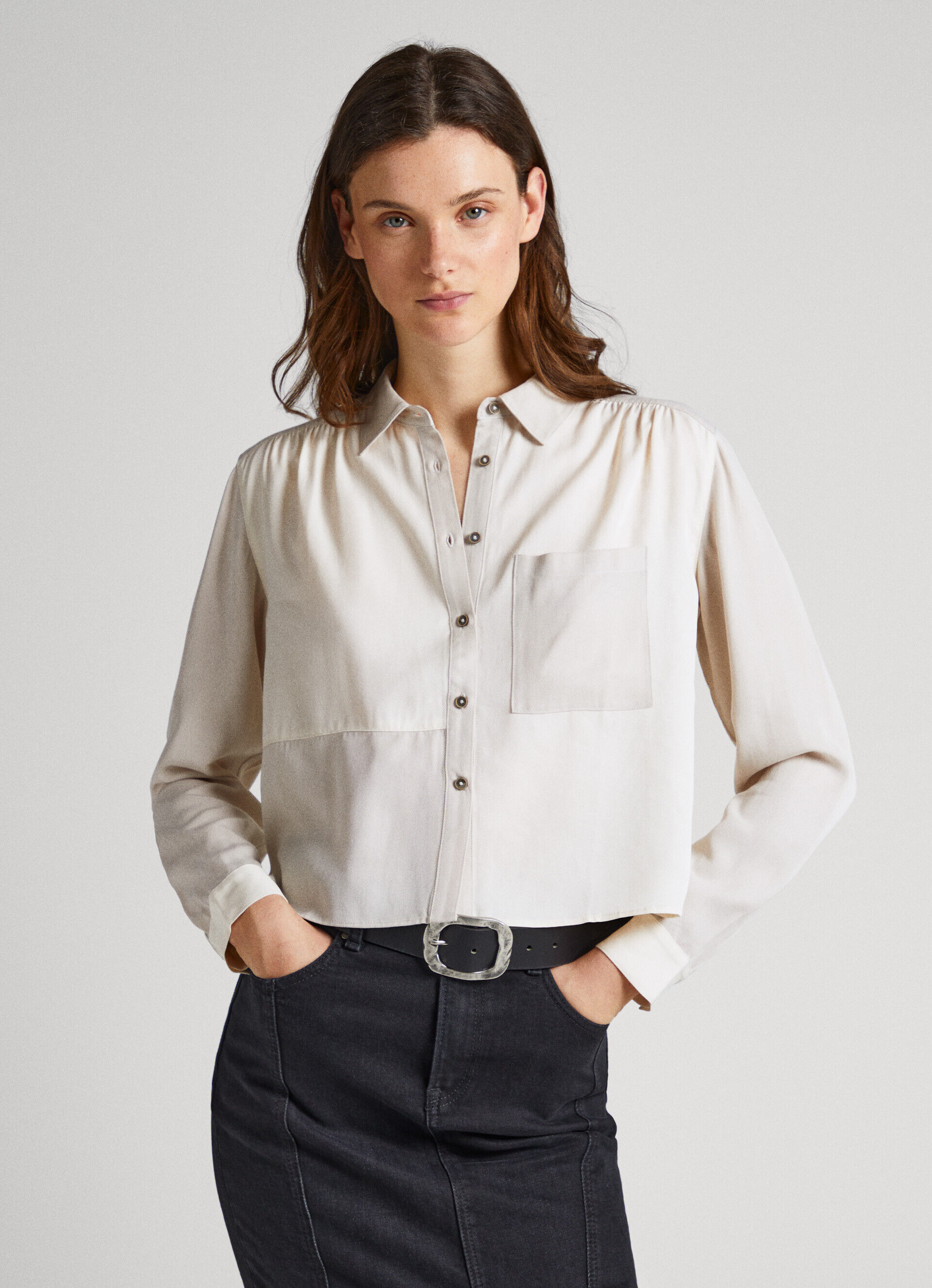 CAMISA COM EFEITO DE REMENDO - branco mousse