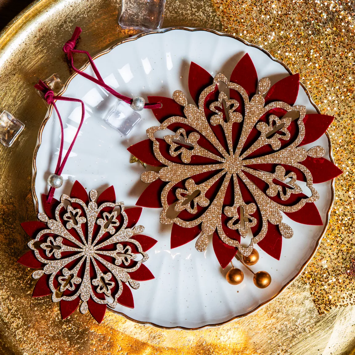 Flocon de neige à suspendre (D15 cm) Chic pailleté Bordeaux