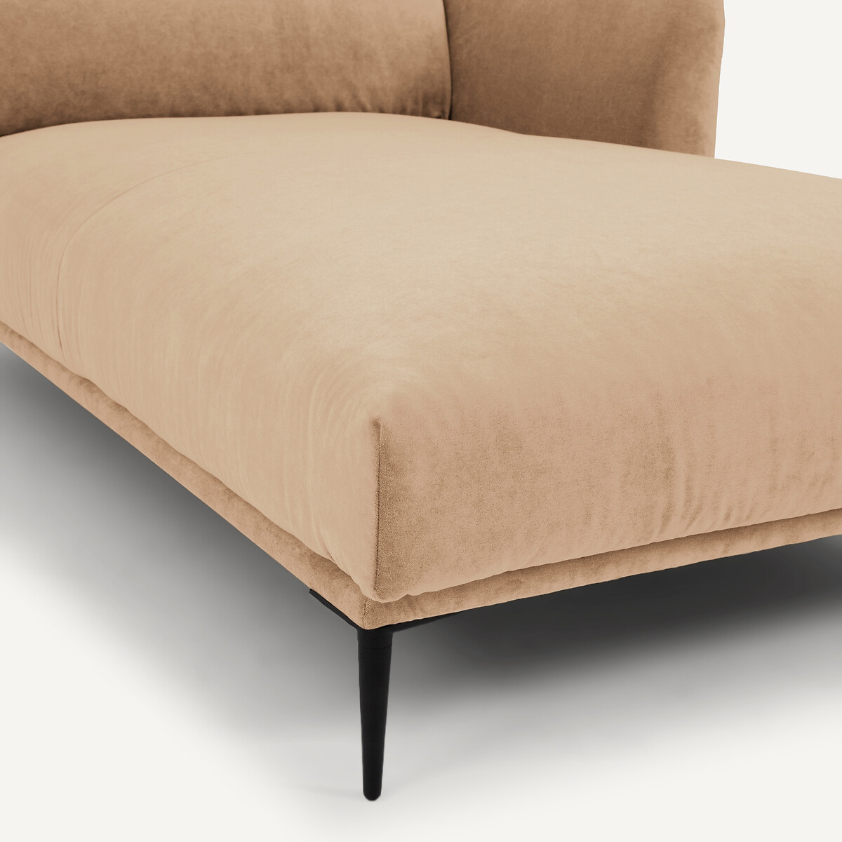 AM.PM<br>Cadeira longa com acabamento stonewashed, design Oscar E.Gallina